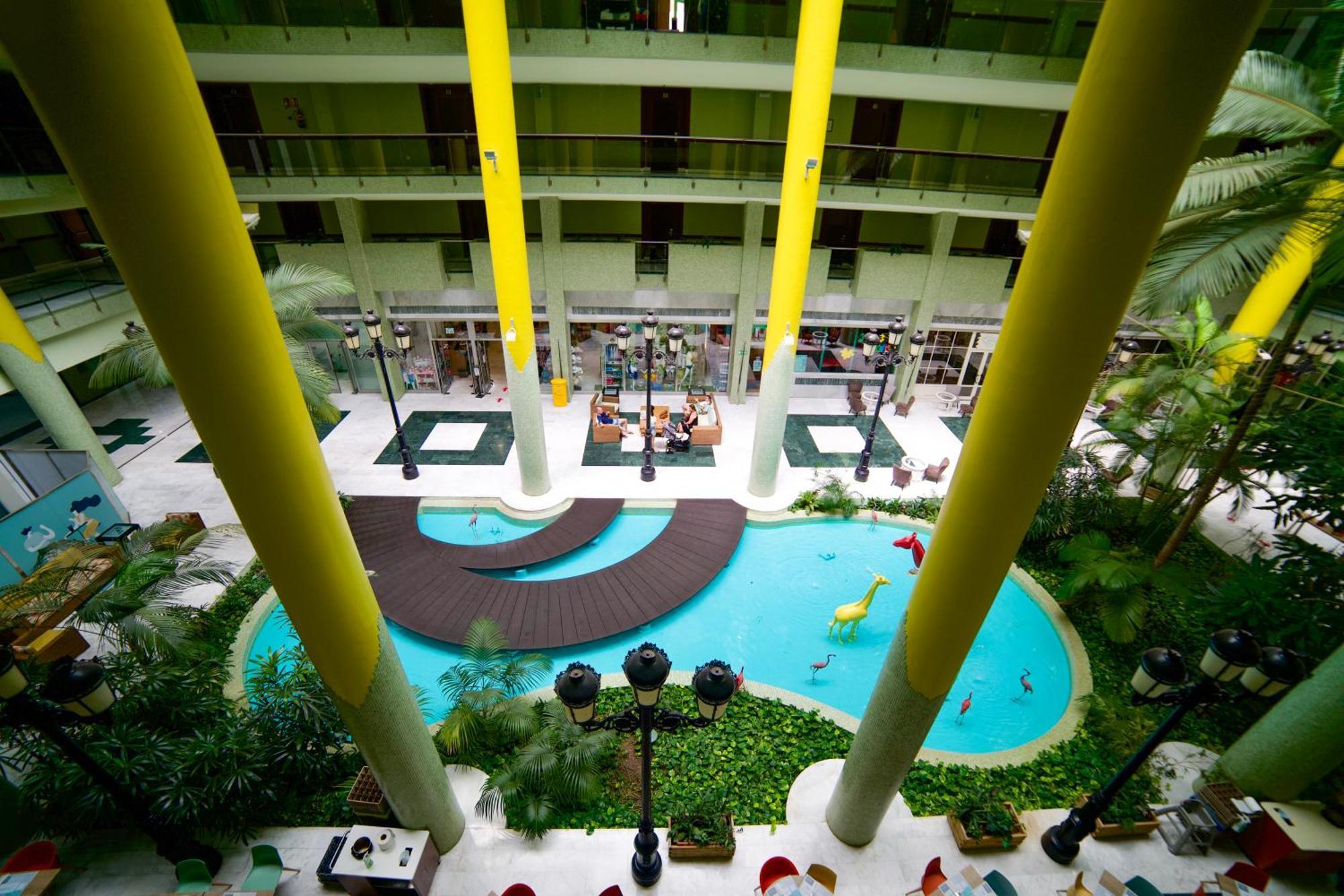 Hotel World 4*