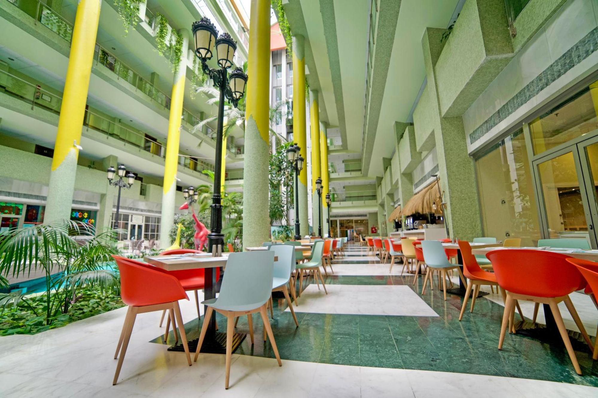 Hotel World Riwo Hotel. 4*