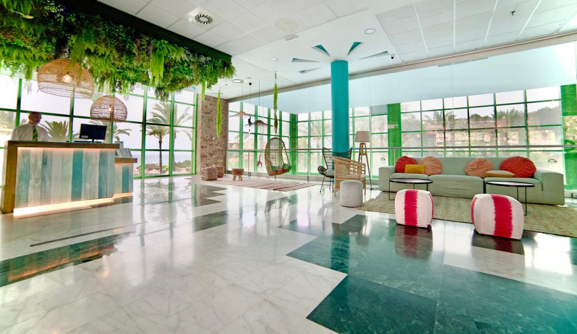 World Riwo Hotel.