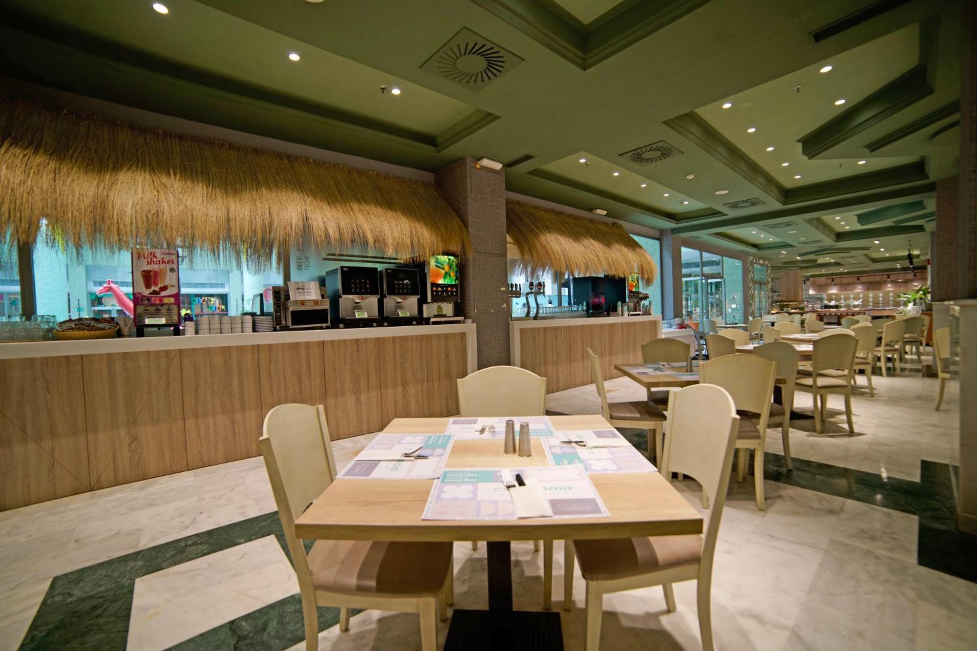 World Riwo Hotel. Hotel