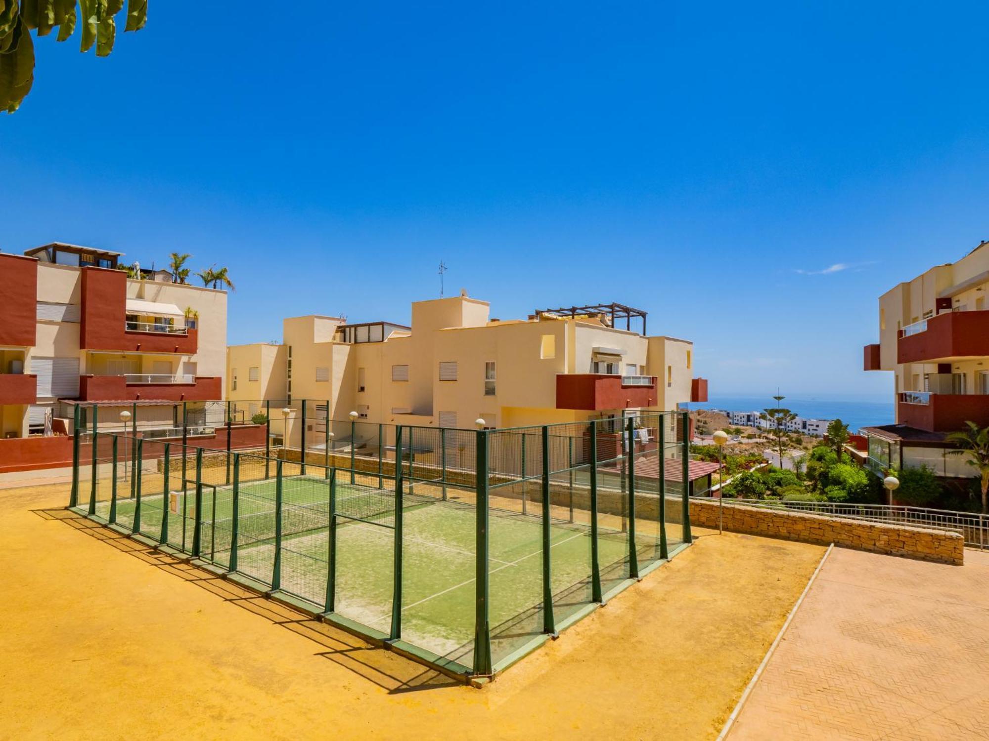 Cubo's Benalvistas Urban Love & 2 Free Parking