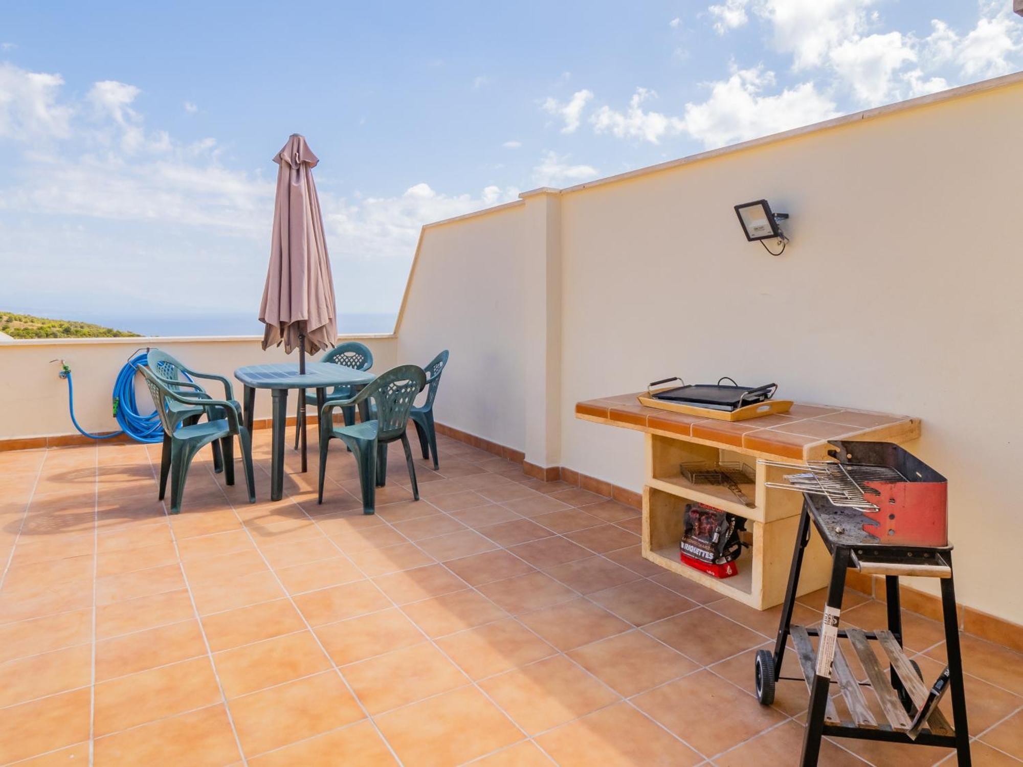 Apartment Cubo's Benalvistas Urban Love & 2 Free Parking