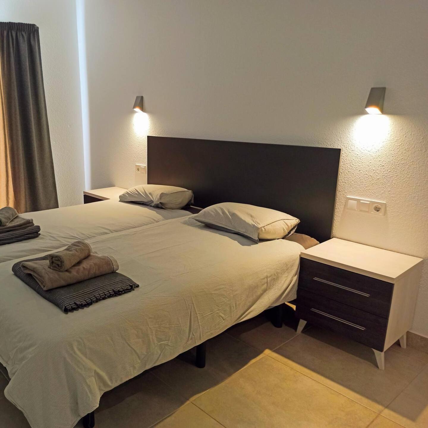 Villa Luxury 7 Bedroom Heated Pool Hot Tub 5 Mins From The Sleeps 16