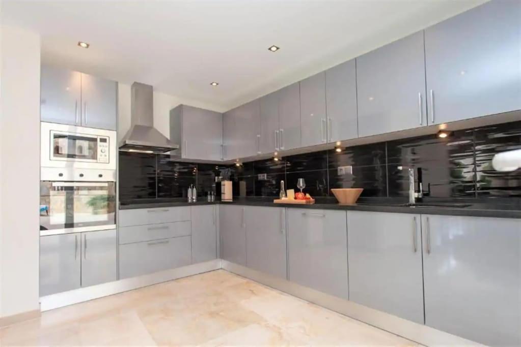 Summer Offers! Fabulous Luxury Near The Sleeps 8 Benalmadena