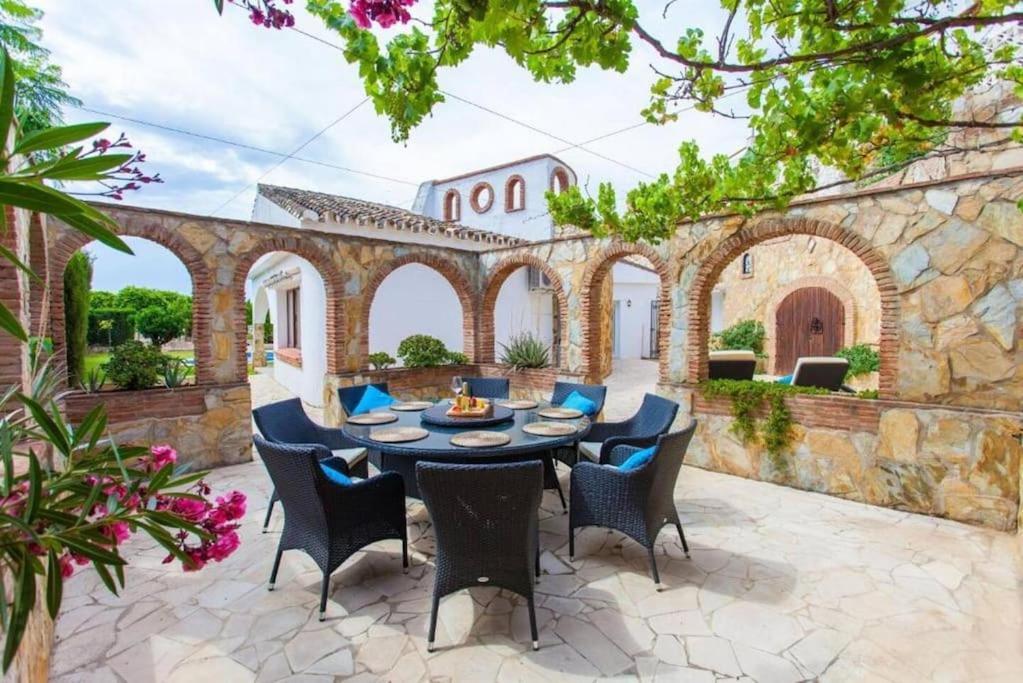 Summer Offers! Fabulous Luxury Near The Sleeps 8 Villa