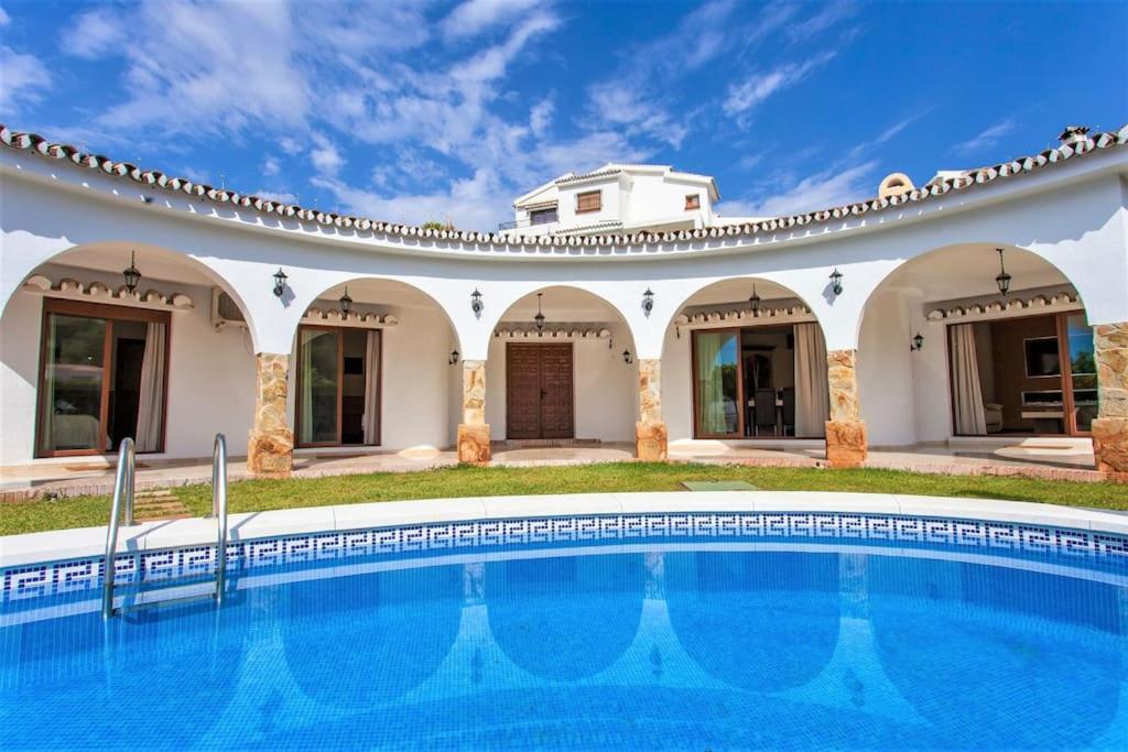 Villa Summer Offers! Fabulous Luxury Near The Sleeps 8 Benalmadena