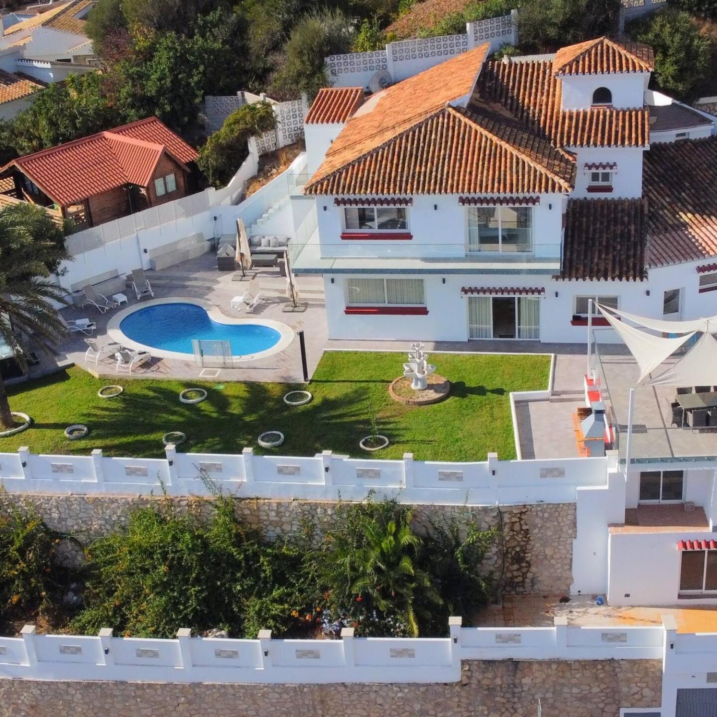 Villa Luxury 7 Bedroom Heated Pool Hot Tub 5 Mins From The Sleeps 16 Benalmádena