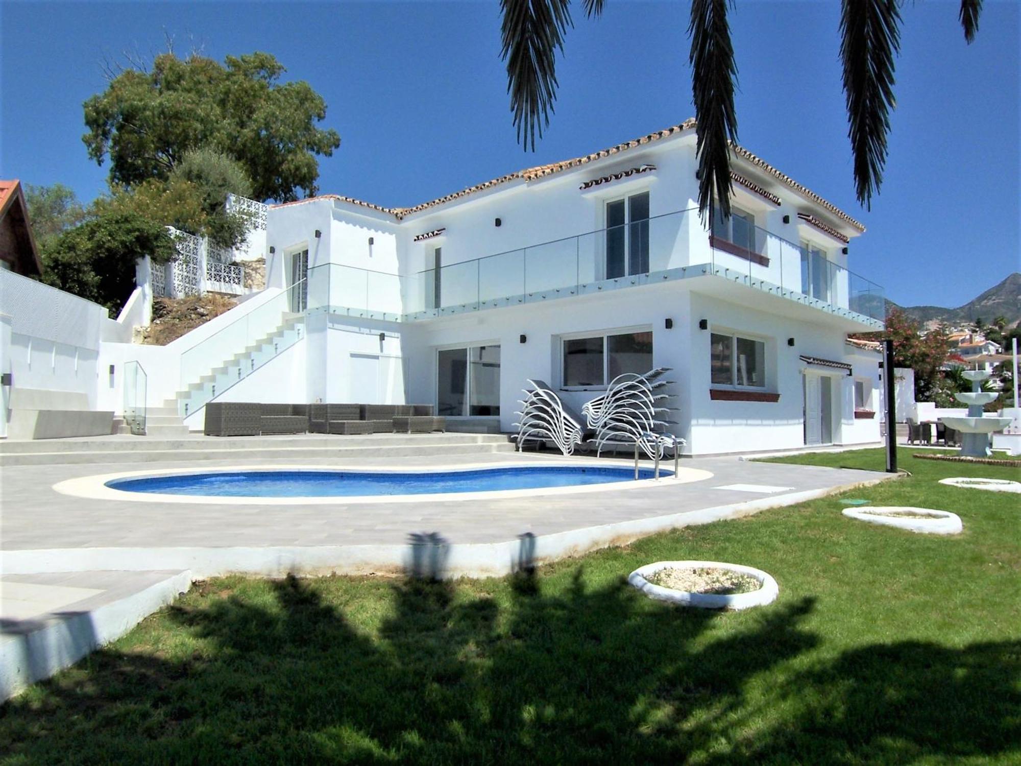 Villa Luxury 7 Bedroom Heated Pool Hot Tub 5 Mins From The Sleeps 16 *