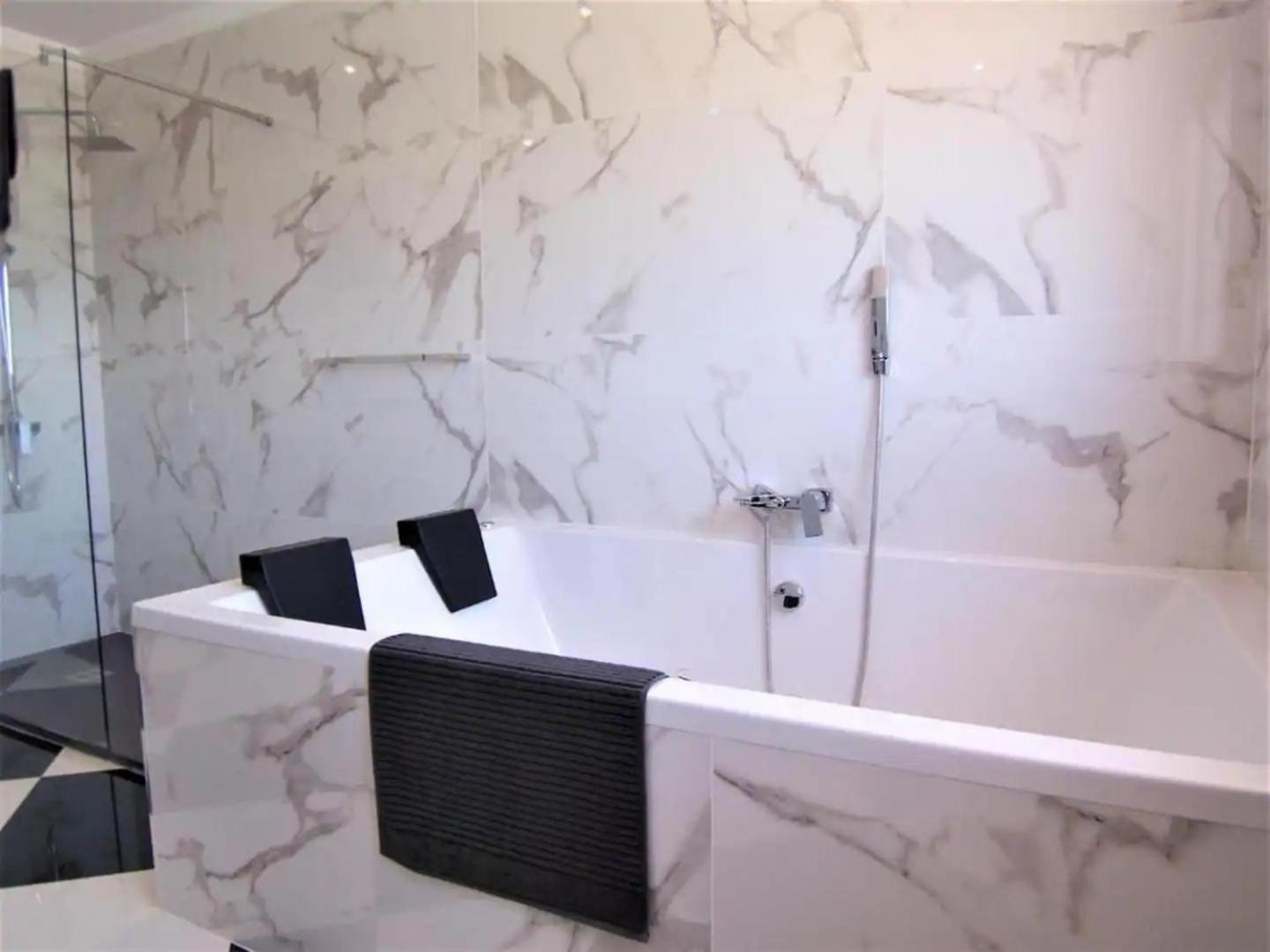 Villa Luxury 7 Bedroom Heated Pool Hot Tub 5 Mins From The Sleeps 16