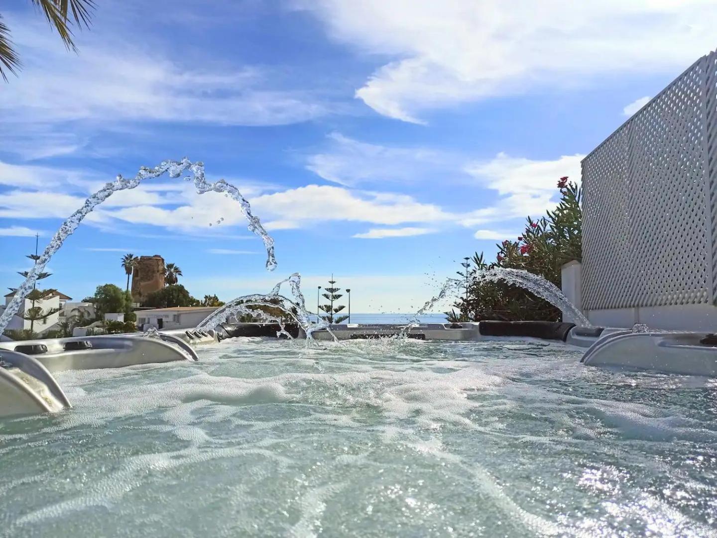 Luxury 7 Bedroom Heated Pool Hot Tub 5 Mins From The Sleeps 16 Villa *
