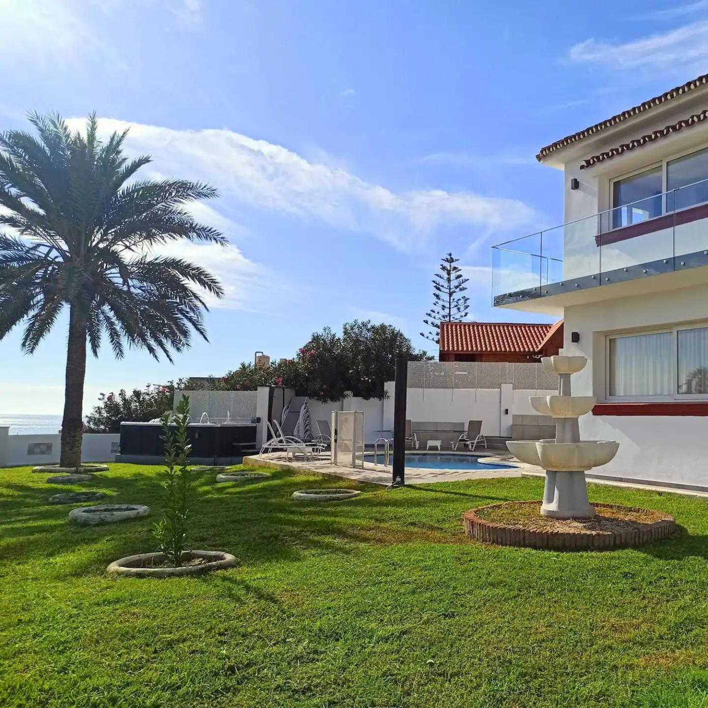 Villa Luxury 7 Bedroom Heated Pool Hot Tub 5 Mins From The Sleeps 16 *