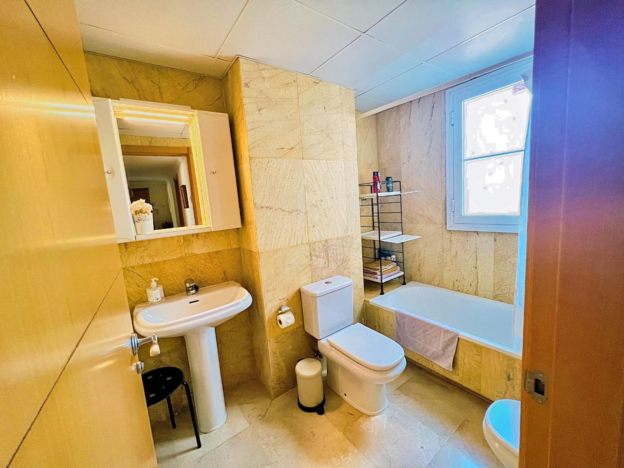 Apartment Beautiful With Pools, Playground And Paddle Tennis - Family Friendly And Near Vithas Hospital - Free Parking In Garage Benalmádena