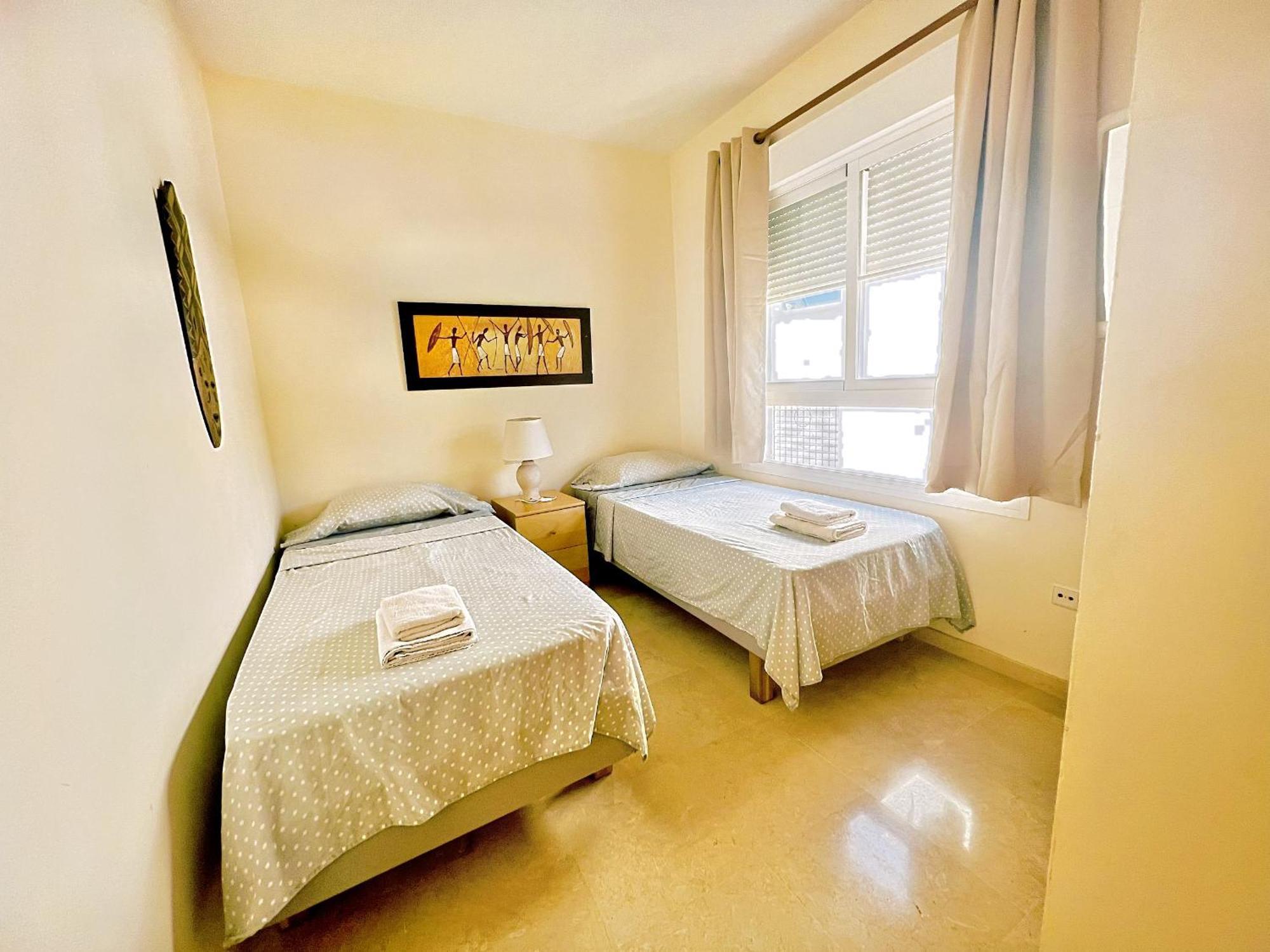 Beautiful With Pools, Playground And Paddle Tennis - Family Friendly And Near Vithas Hospital - Free Parking In Garage Apartment *
