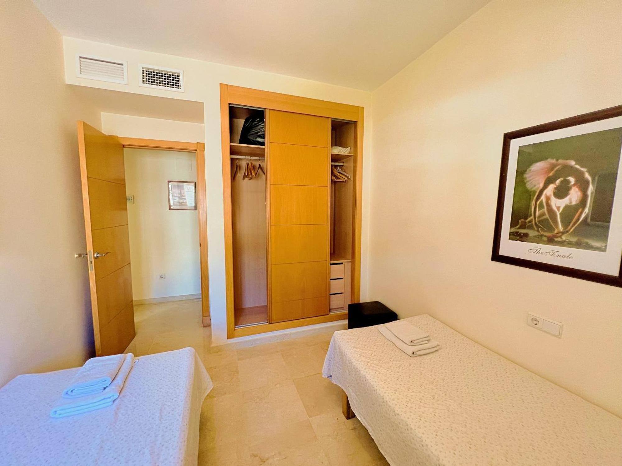 Beautiful With Pools, Playground And Paddle Tennis - Family Friendly And Near Vithas Hospital - Free Parking In Garage