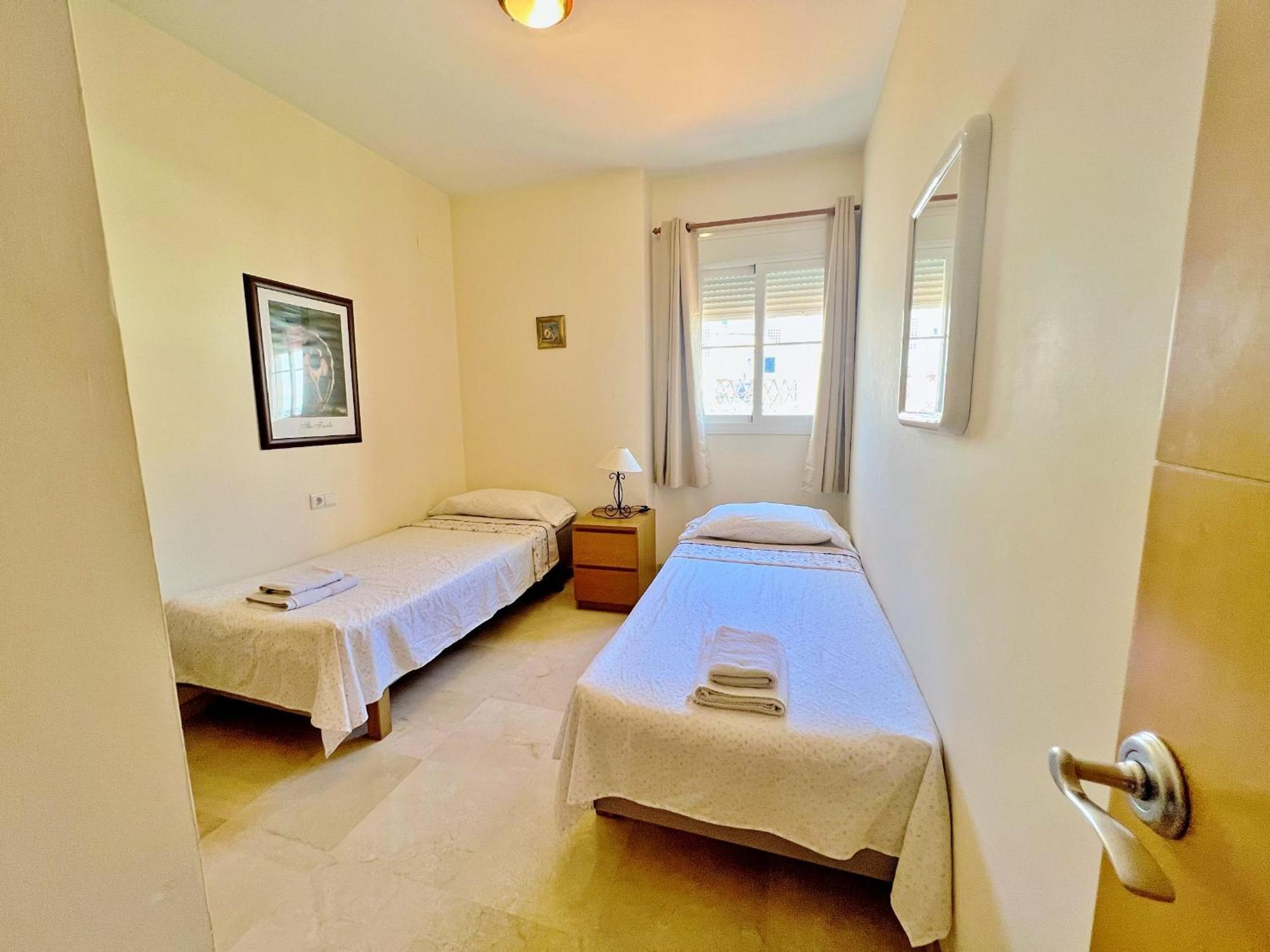 Beautiful With Pools, Playground And Paddle Tennis - Family Friendly And Near Vithas Hospital - Free Parking In Garage *