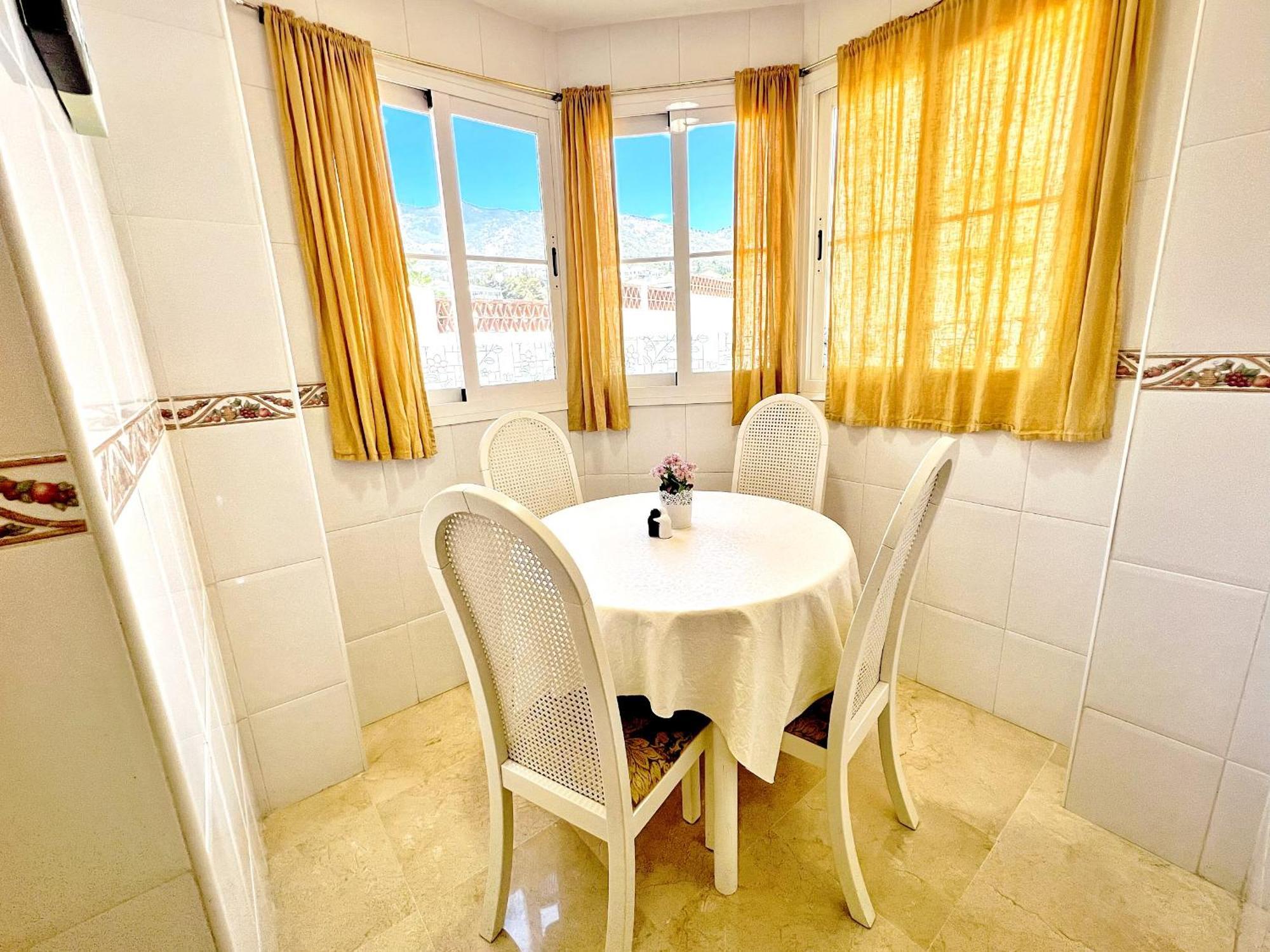 Beautiful With Pools, Playground And Paddle Tennis - Family Friendly And Near Vithas Hospital - Free Parking In Garage Apartment *