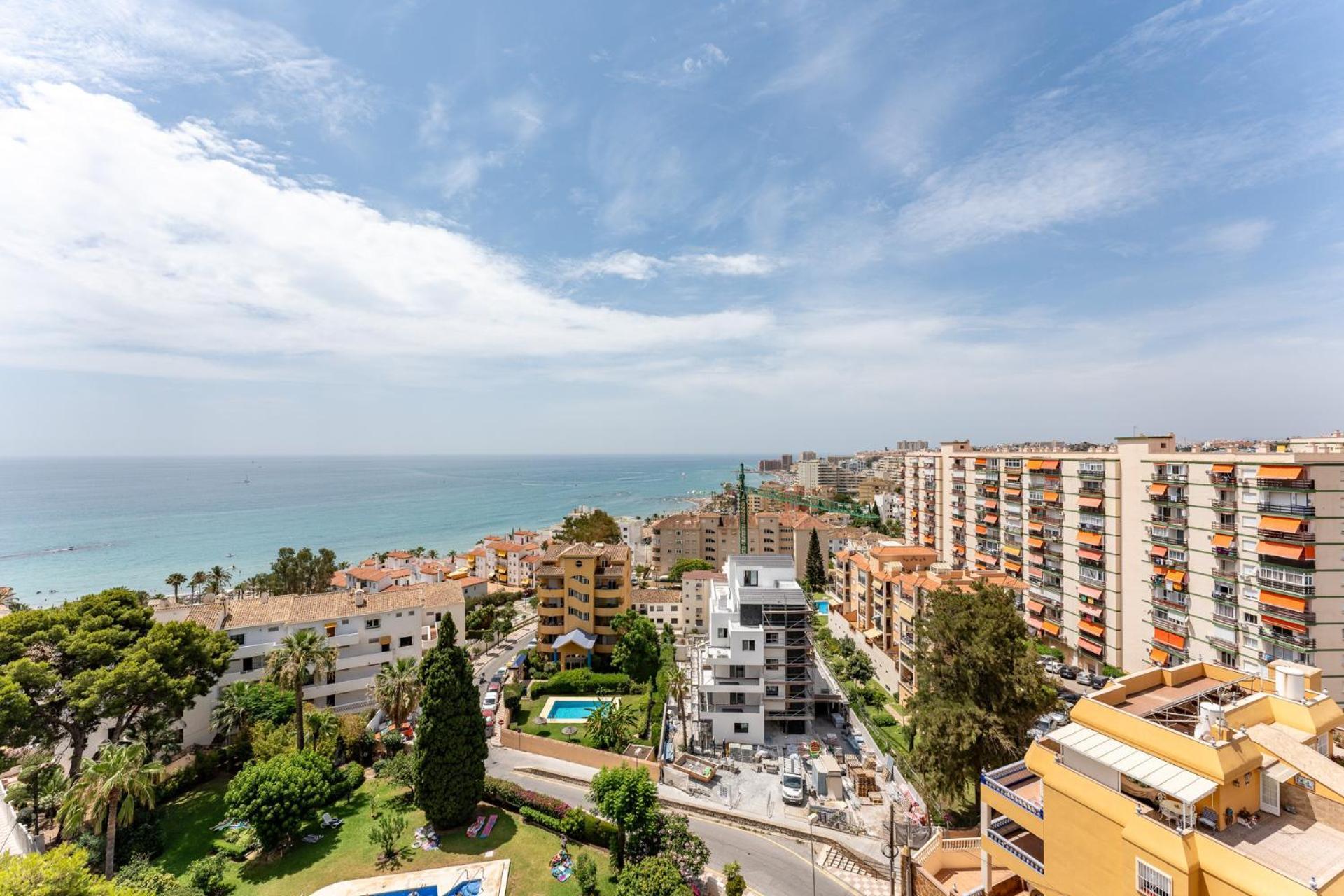 Coastal Charm Renovated 2bed Apt, Pool, Sea Views Apartment Benalmadena