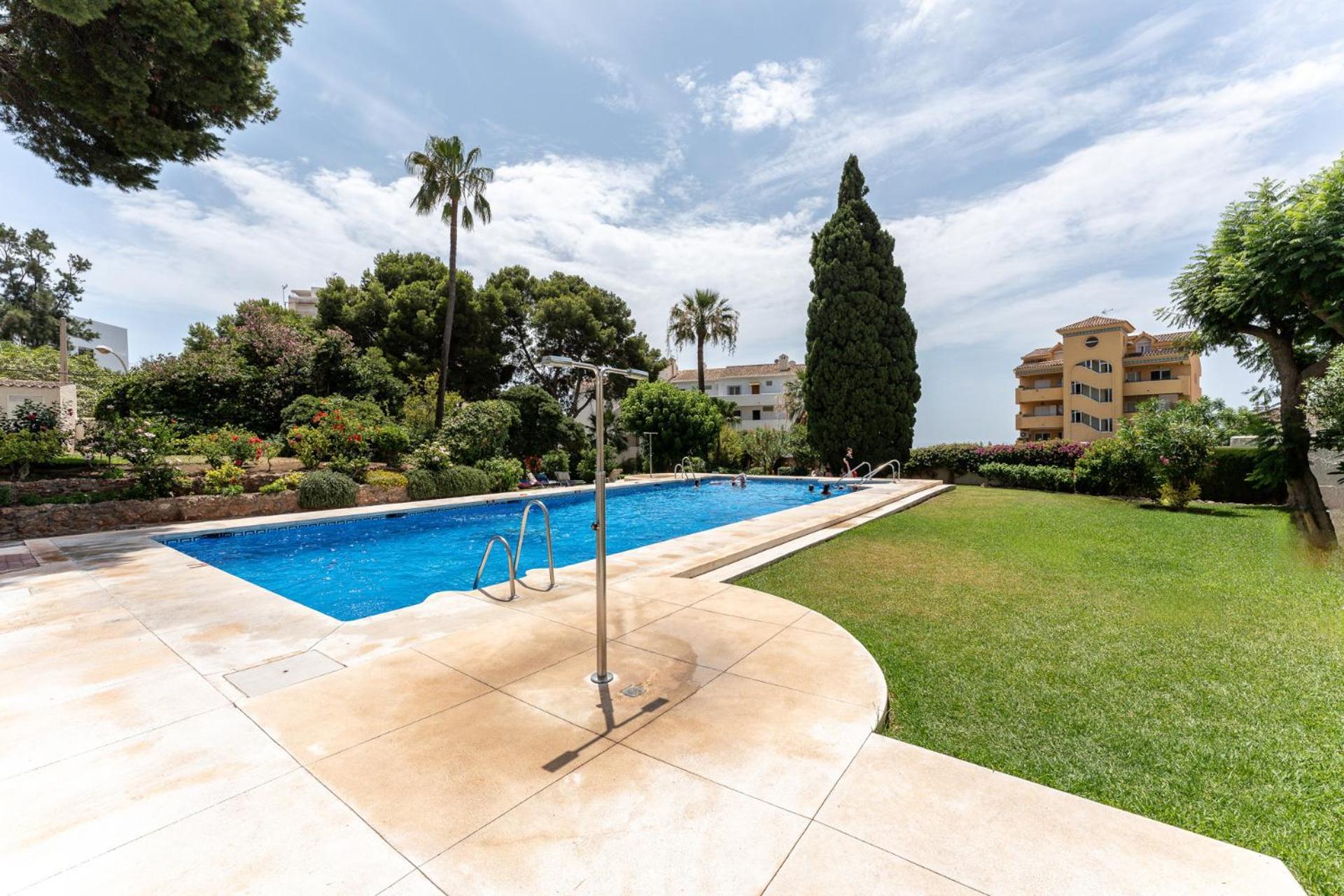 Apartment Coastal Charm Renovated 2bed Apt, Pool, Sea Views