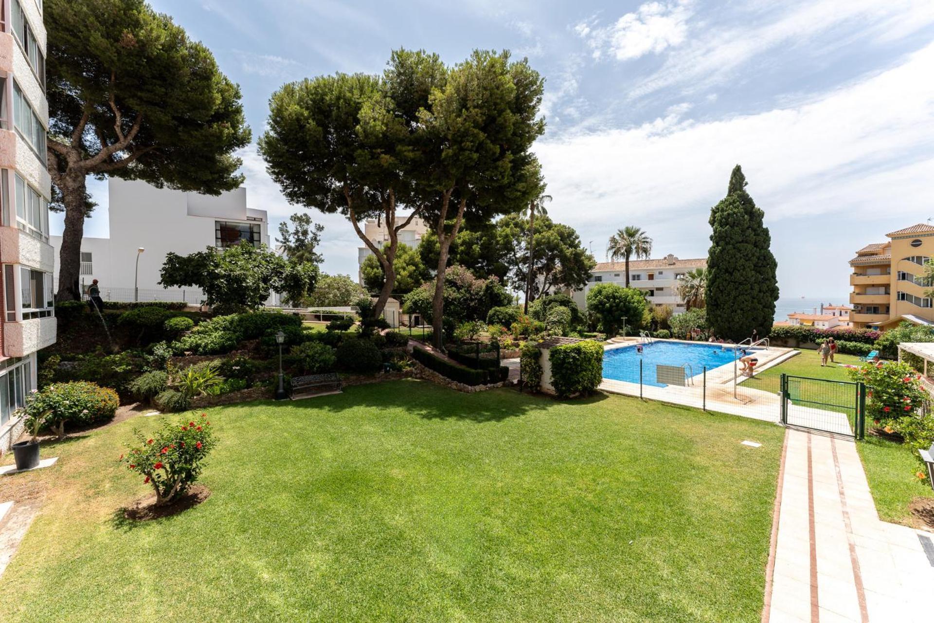 Apartment Coastal Charm Renovated 2bed Apt, Pool, Sea Views *