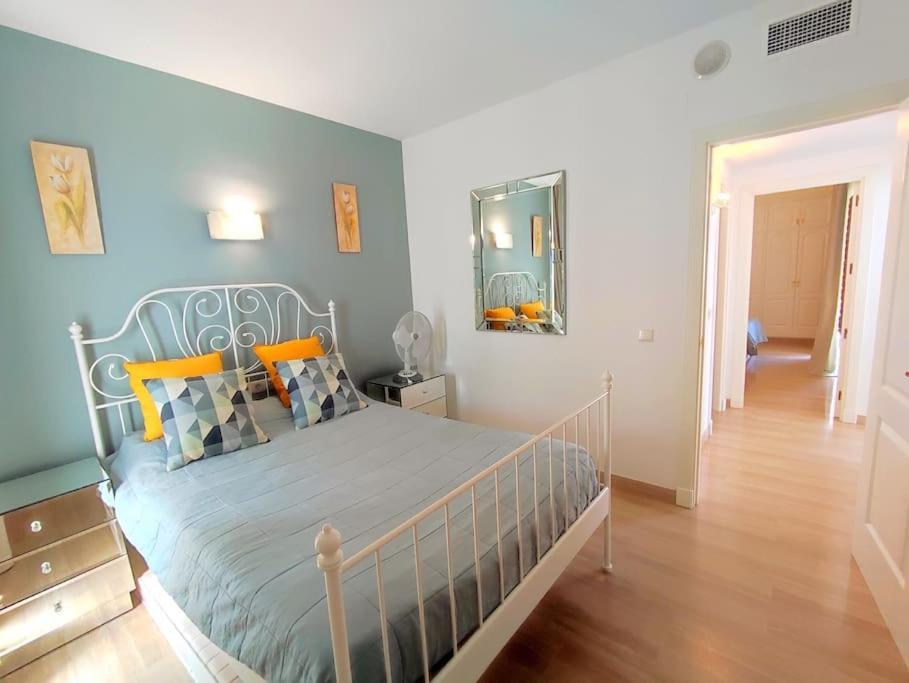 Penthouse In Puerto Marina Appartement *