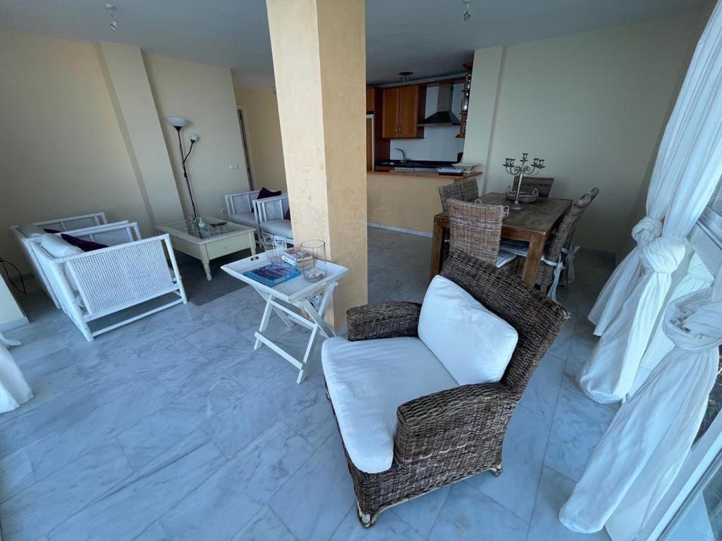 The Pearl With Private Access Apartment Benalmadena