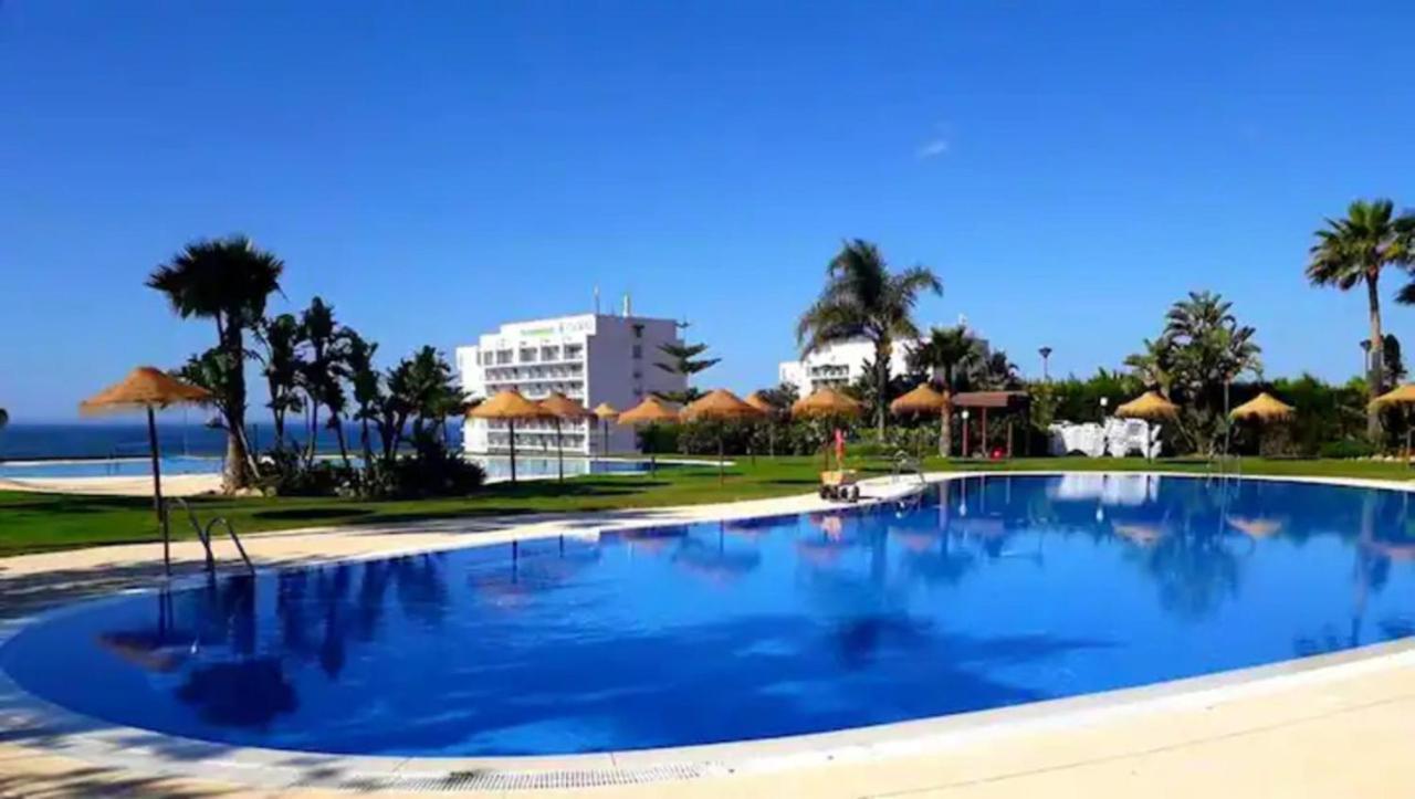 Beachfront Complex El Coloso Views,pools,parking Costa *