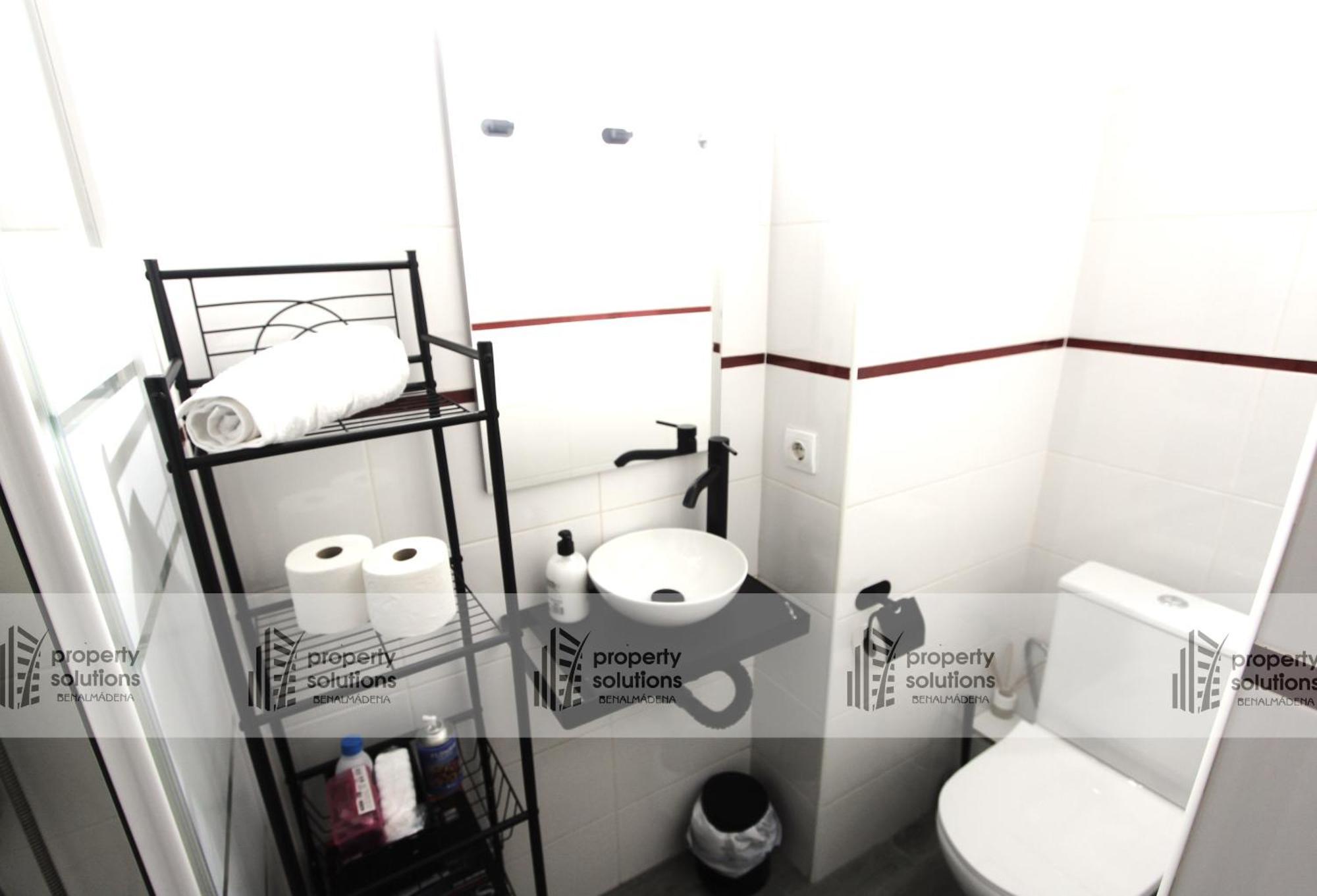 Apartment 714 Iris - Vista Al Mar - Cerca De Tren, Restaurantes, Tiendas - Playa A 10 Min Caminando *