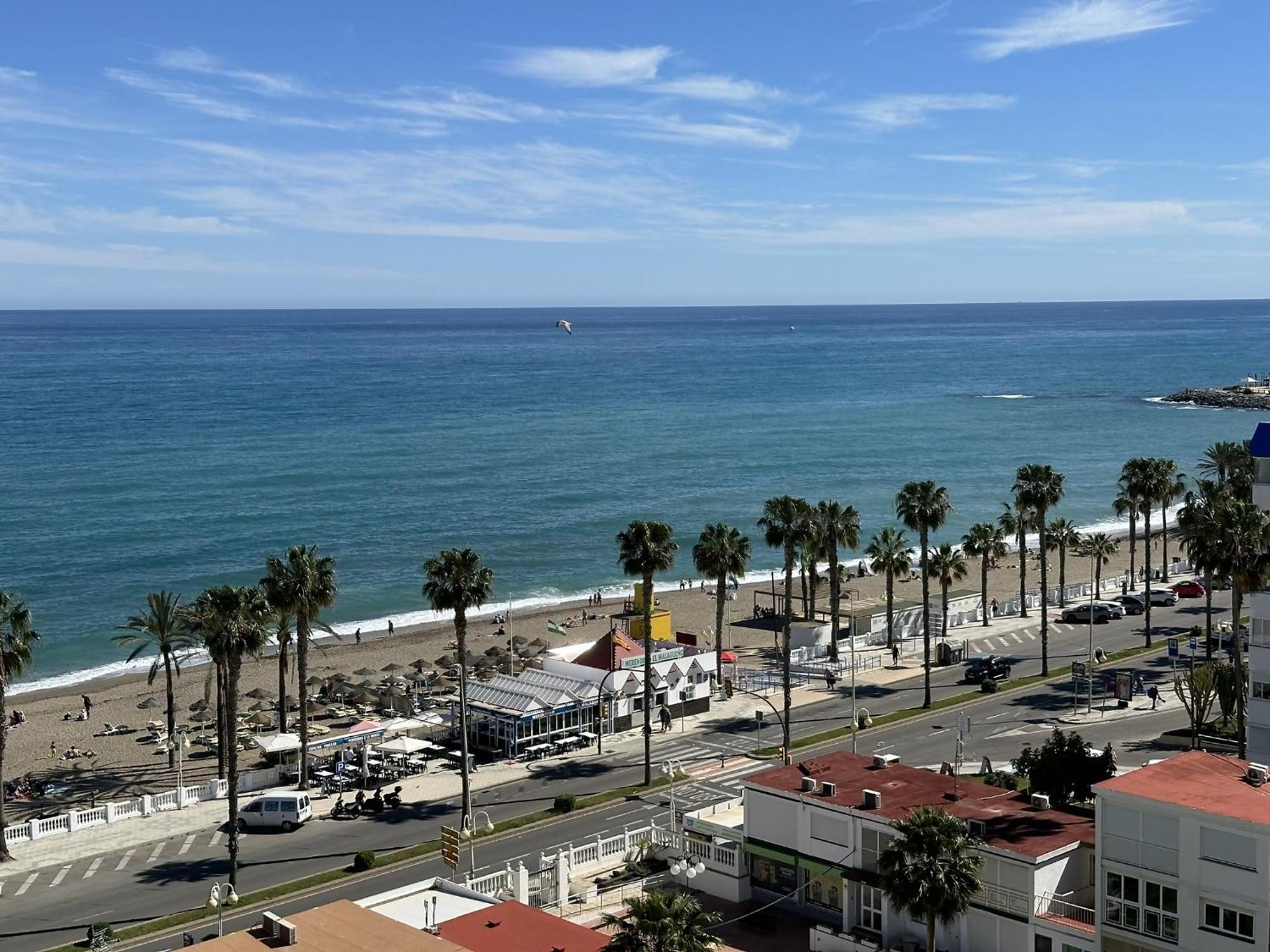 Apto Vistas Al Mar A 1 Min De La Playa Benalmaden *