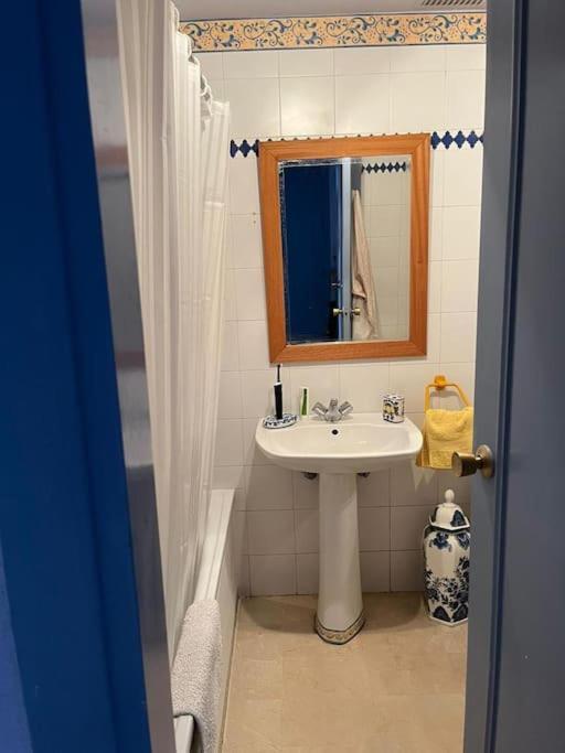Flat Close To The In Apartment *