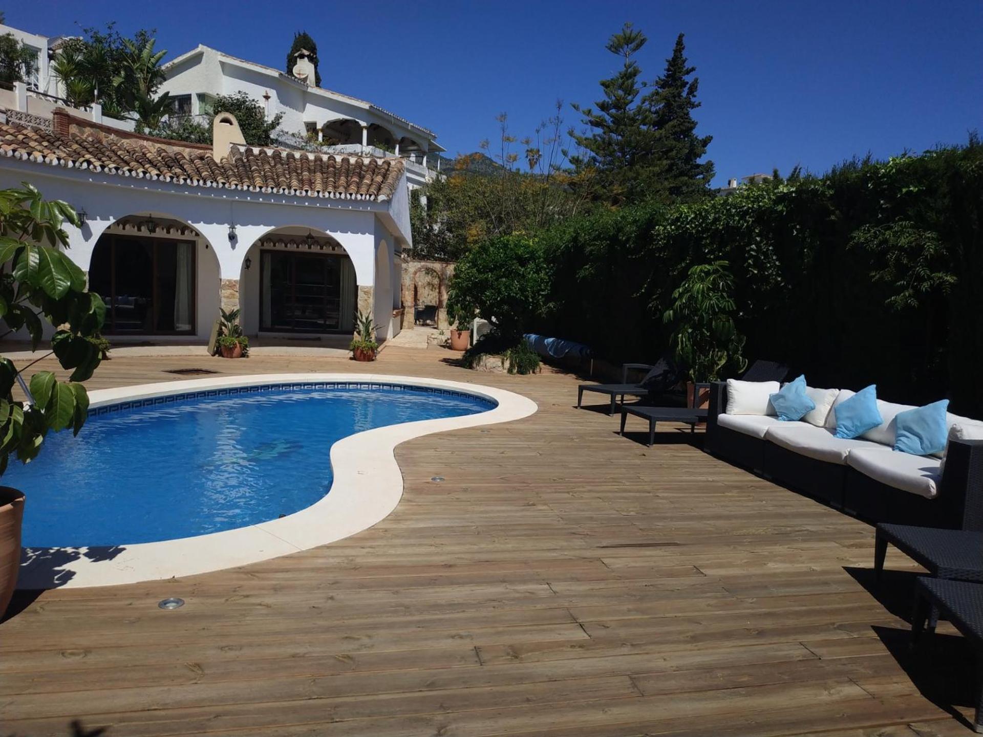 Summer Offers! Fabulous Luxury Near The Sleeps 8 Benalmadena