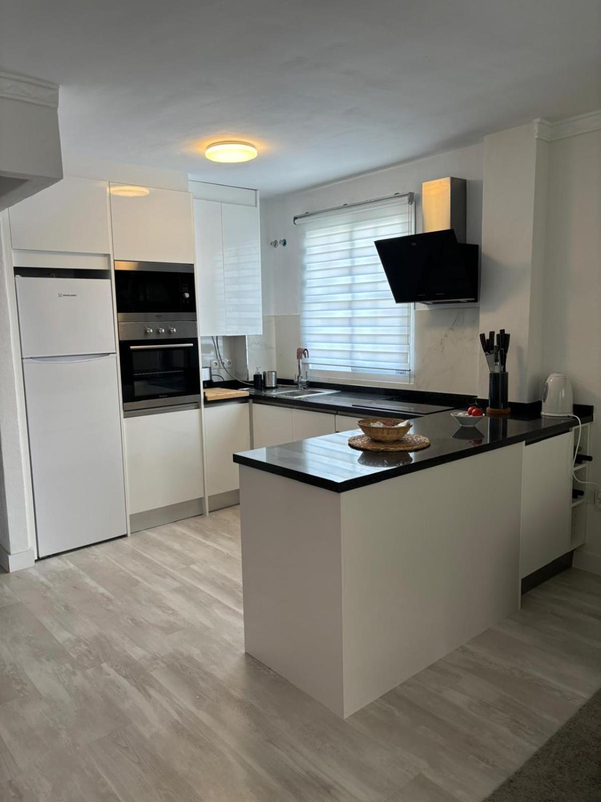 Apartment 2 Bed. Amazing Sea Views *