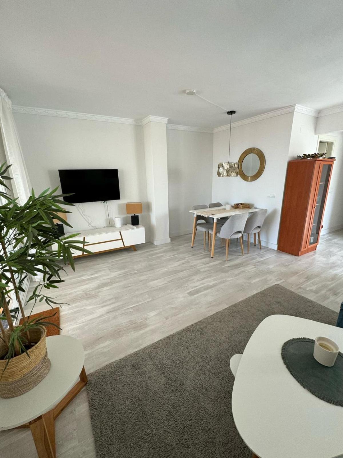 2 Bed. Amazing Sea Views Apartment