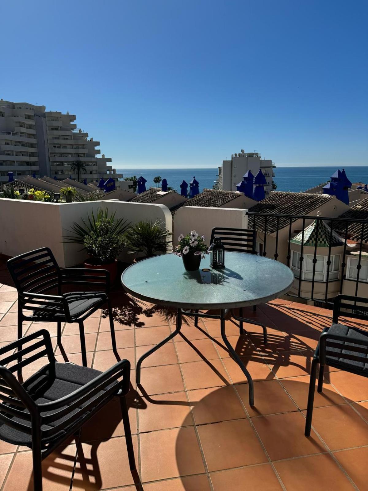 2 Bed. Amazing Sea Views *
