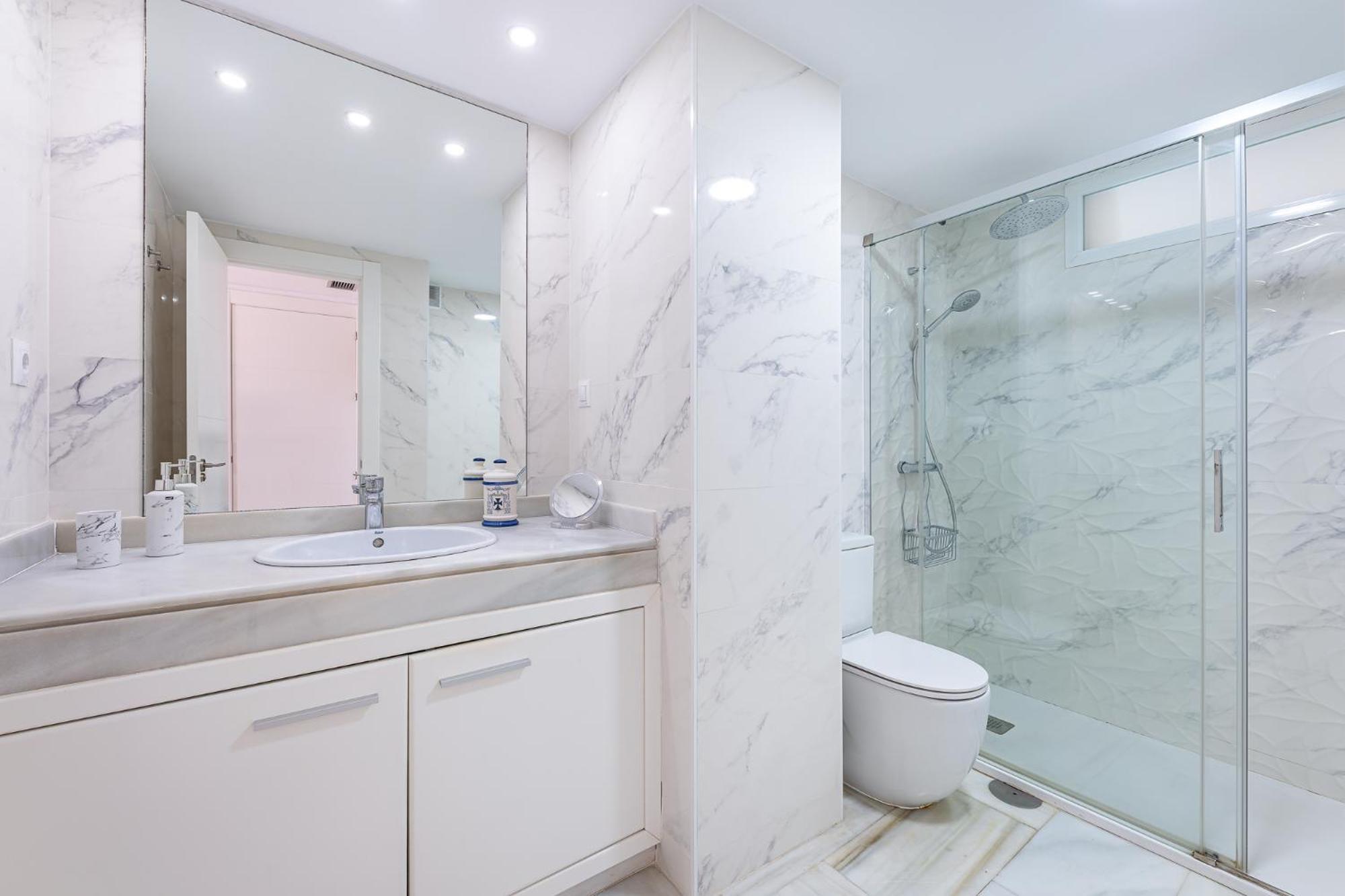 Located In Puerto Marina With Sea Views, First Line Of Beach. Apartamento *