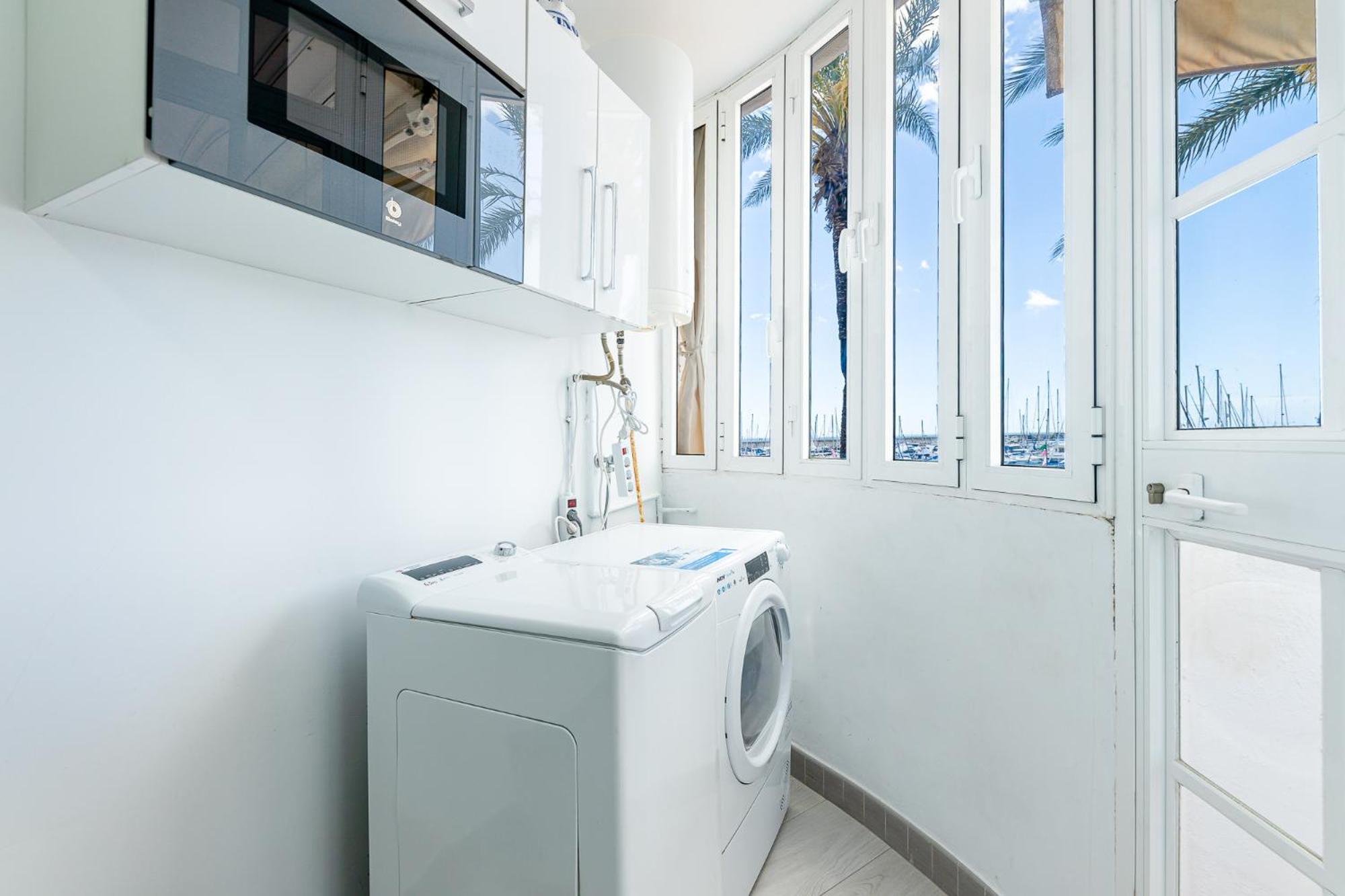 Located In Puerto Marina With Sea Views, First Line Of Beach. Apartamento