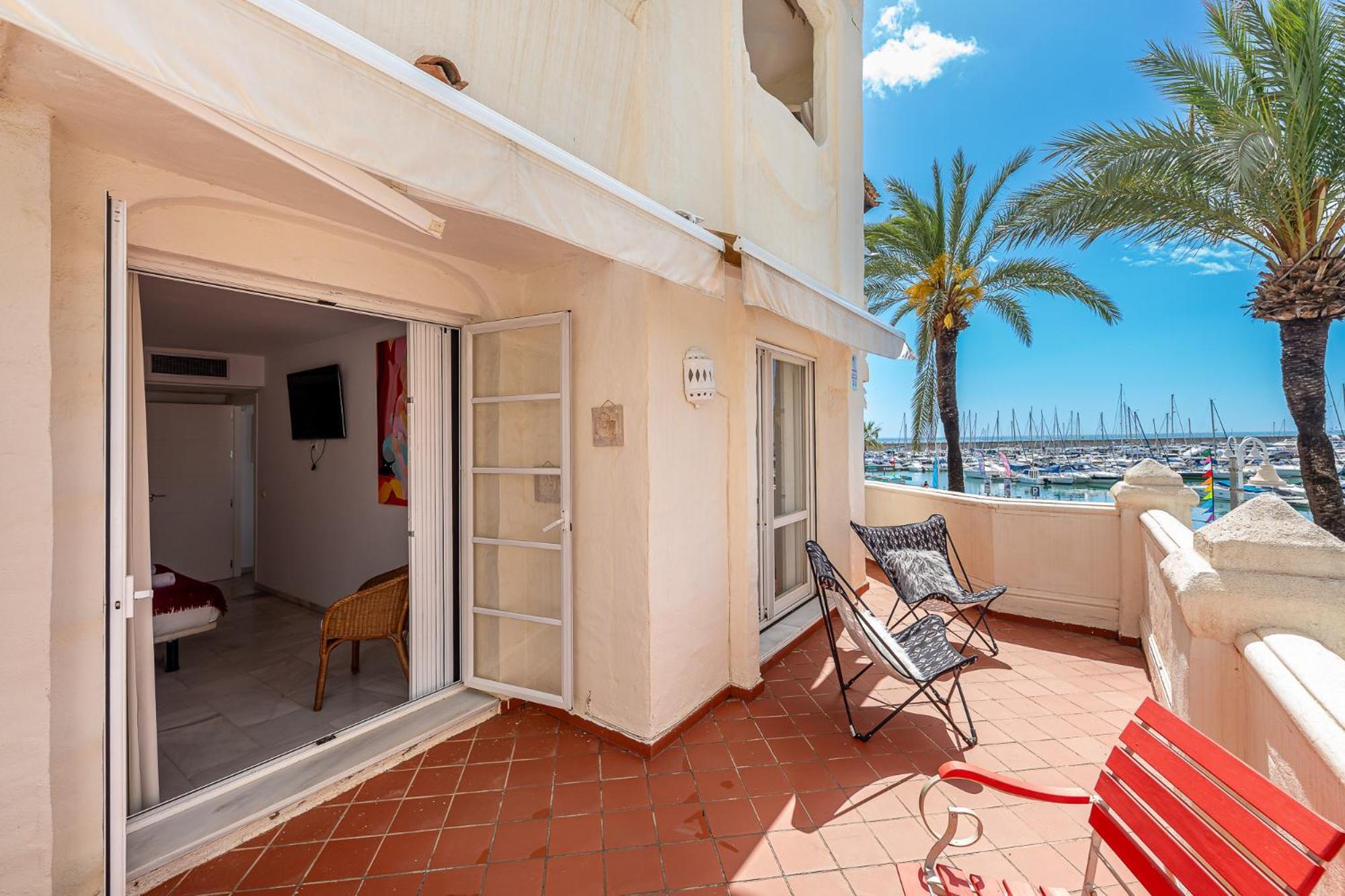 Located In Puerto Marina With Sea Views, First Line Of Beach. Apartamento *