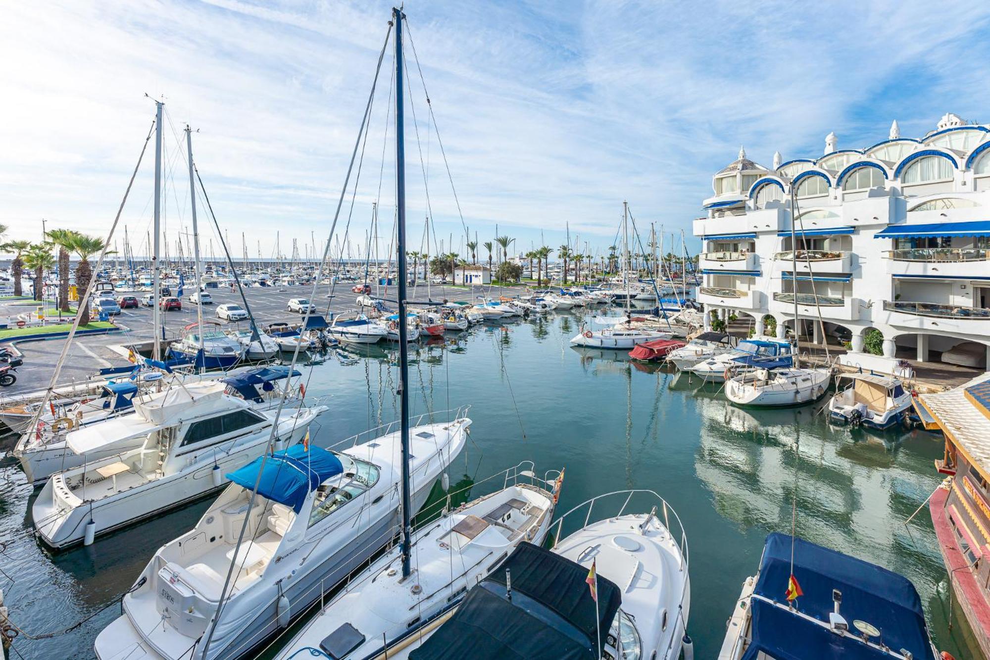 Located In Puerto Marina With Sea Views, First Line Of Beach. * Benalmádena