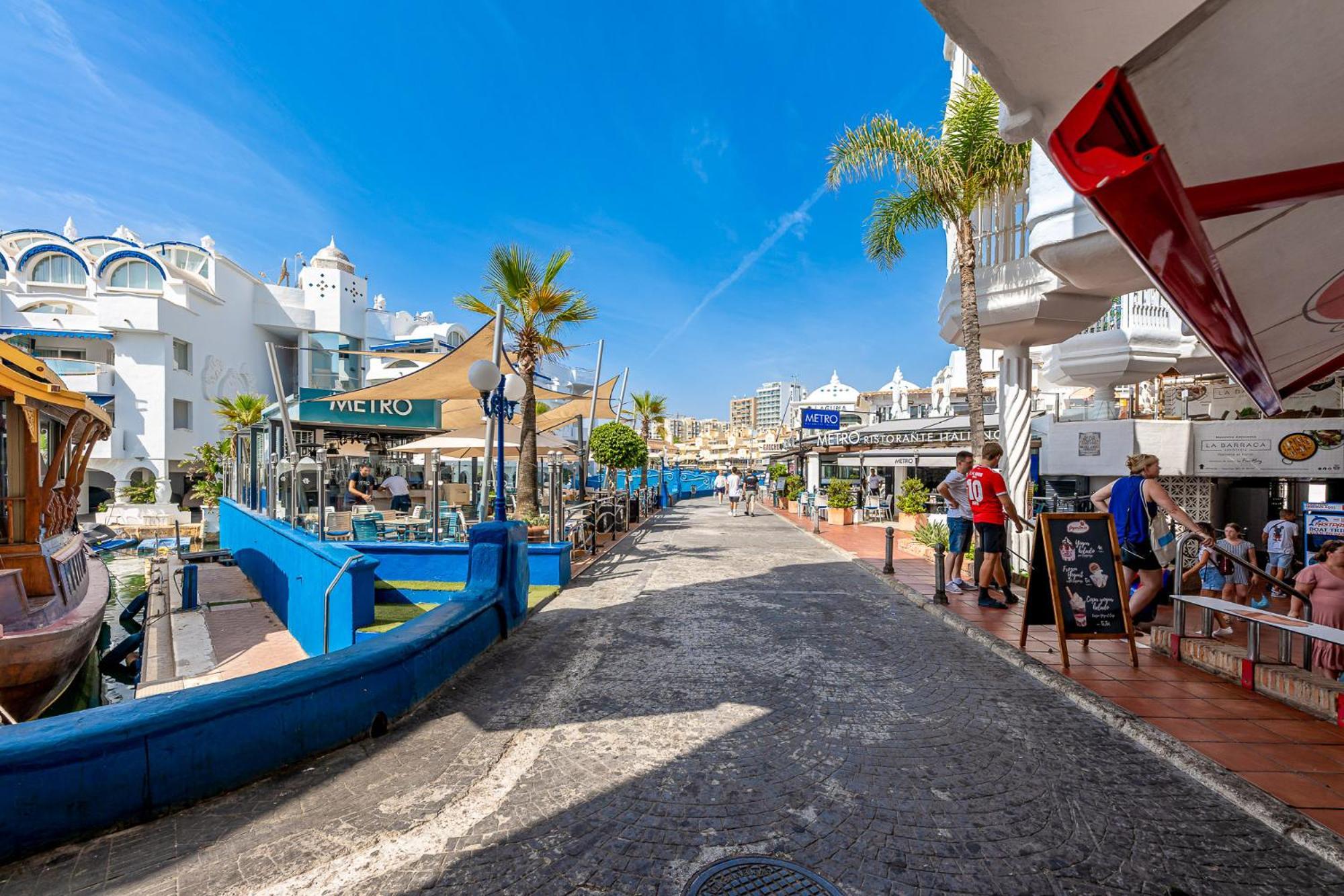 Apartamento Located In Puerto Marina With Sea Views, First Line Of Beach. *