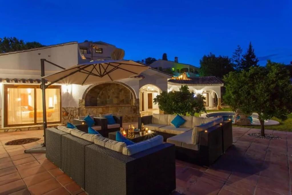 Villa Summer Offers! Fabulous Luxury Near The Sleeps 8 *
