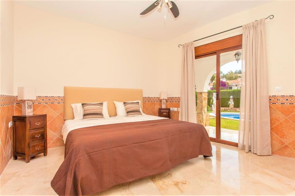 Villa Summer Offers! Fabulous Luxury Near The Sleeps 8 Benalmadena