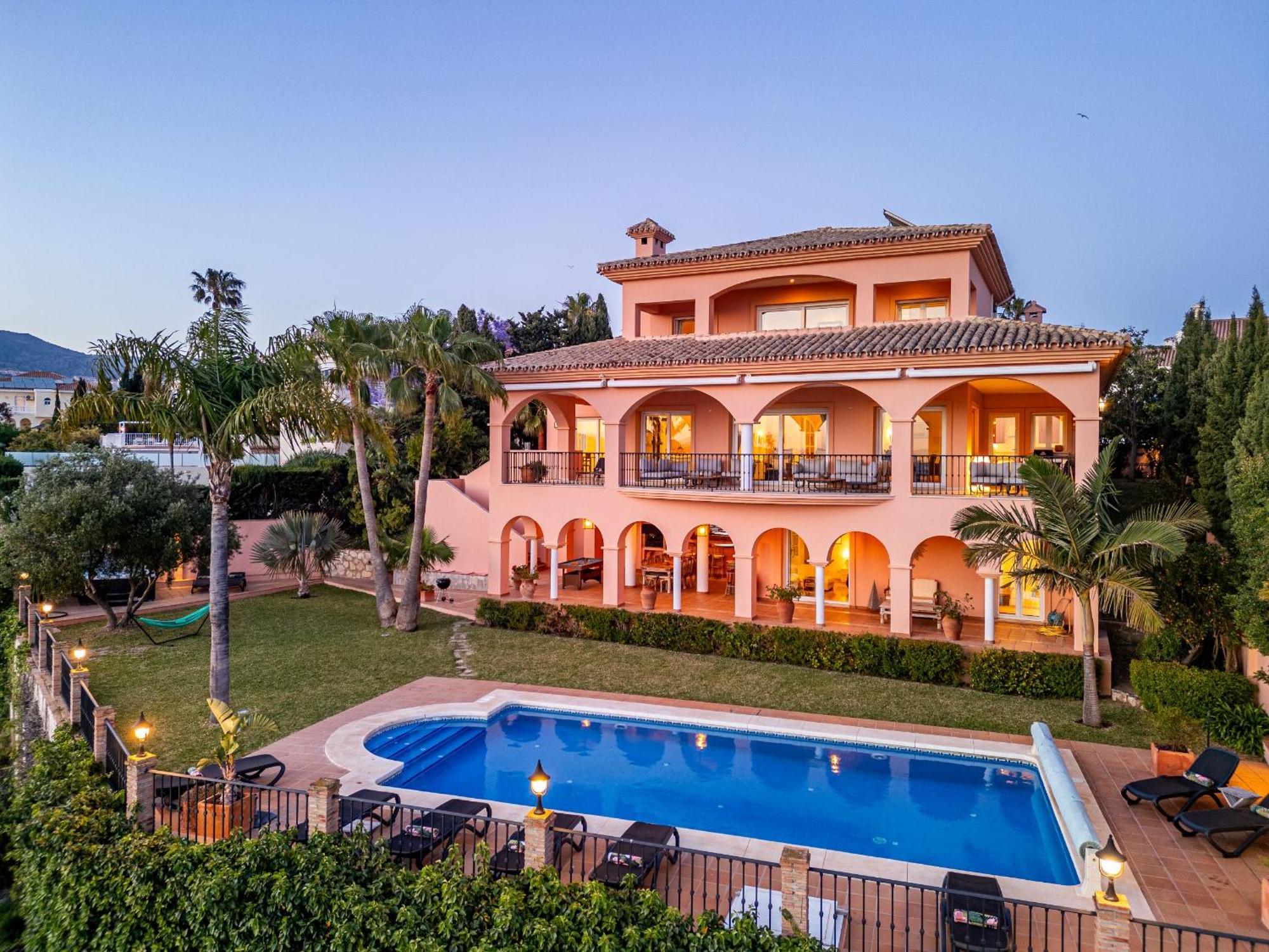 Villa Beachside With Panoramic Sea Views *