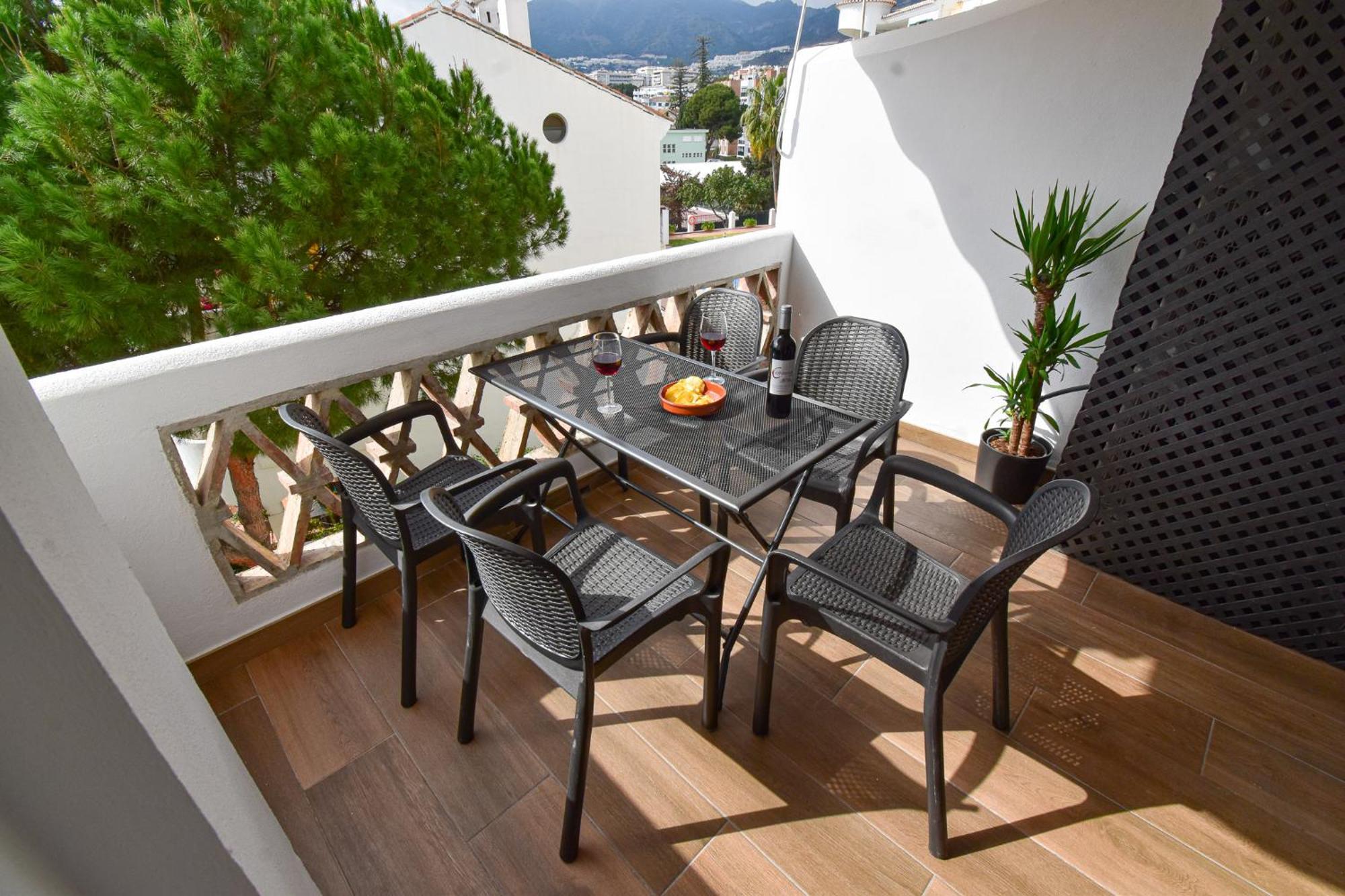 Urb Pueblo Del Parque, Luxury 2 Bedroom Apartment. Fantastic Location. Benalmadena