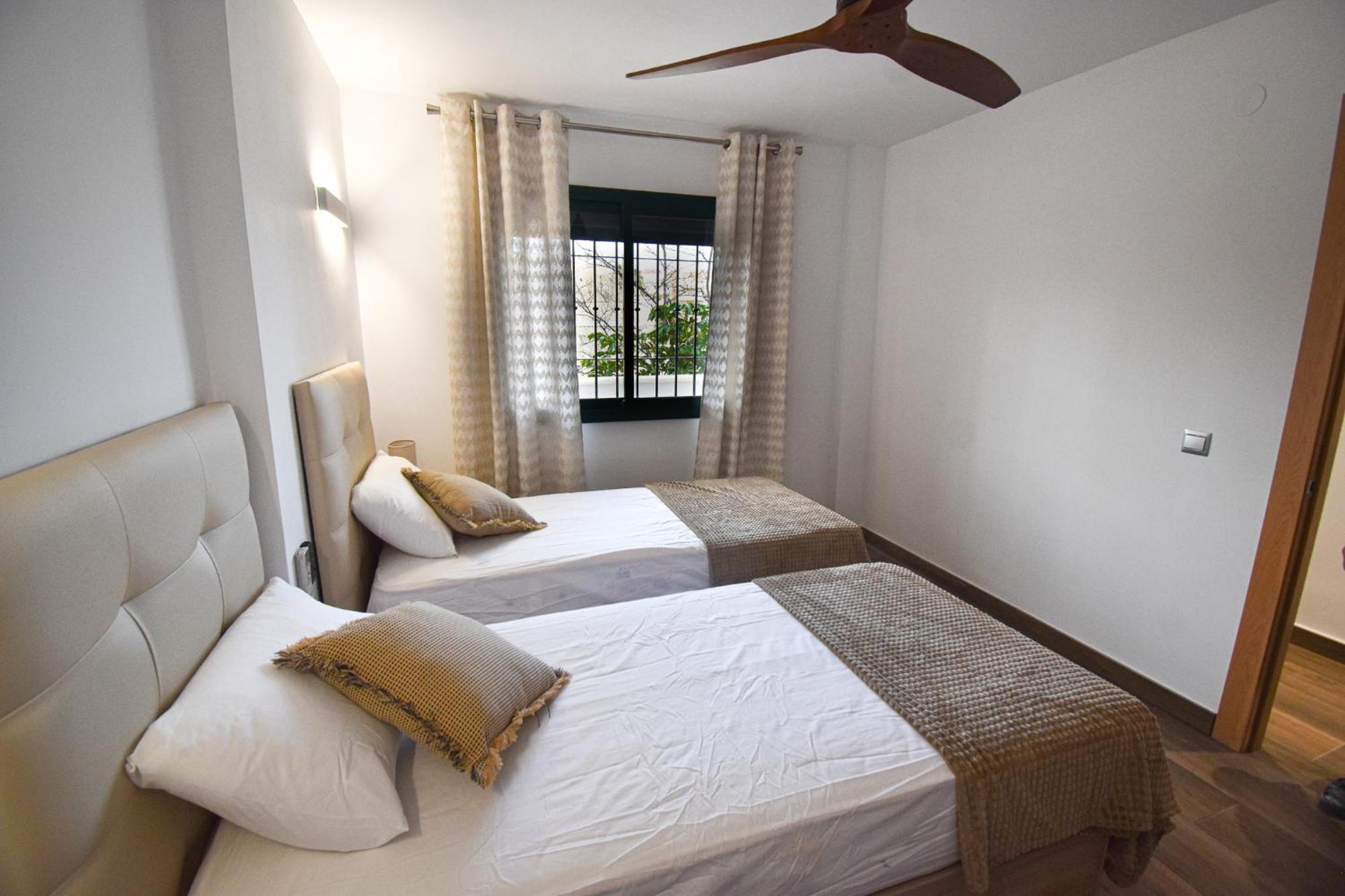 Urb Pueblo Del Parque, Luxury 2 Bedroom Apartment. Fantastic Location. Benalmadena