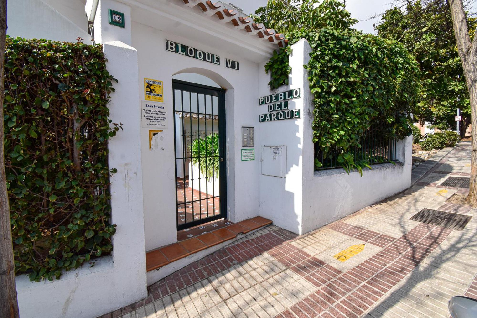 Apartment Urb Pueblo Del Parque, Luxury 2 Bedroom Apartment. Fantastic Location. Benalmadena