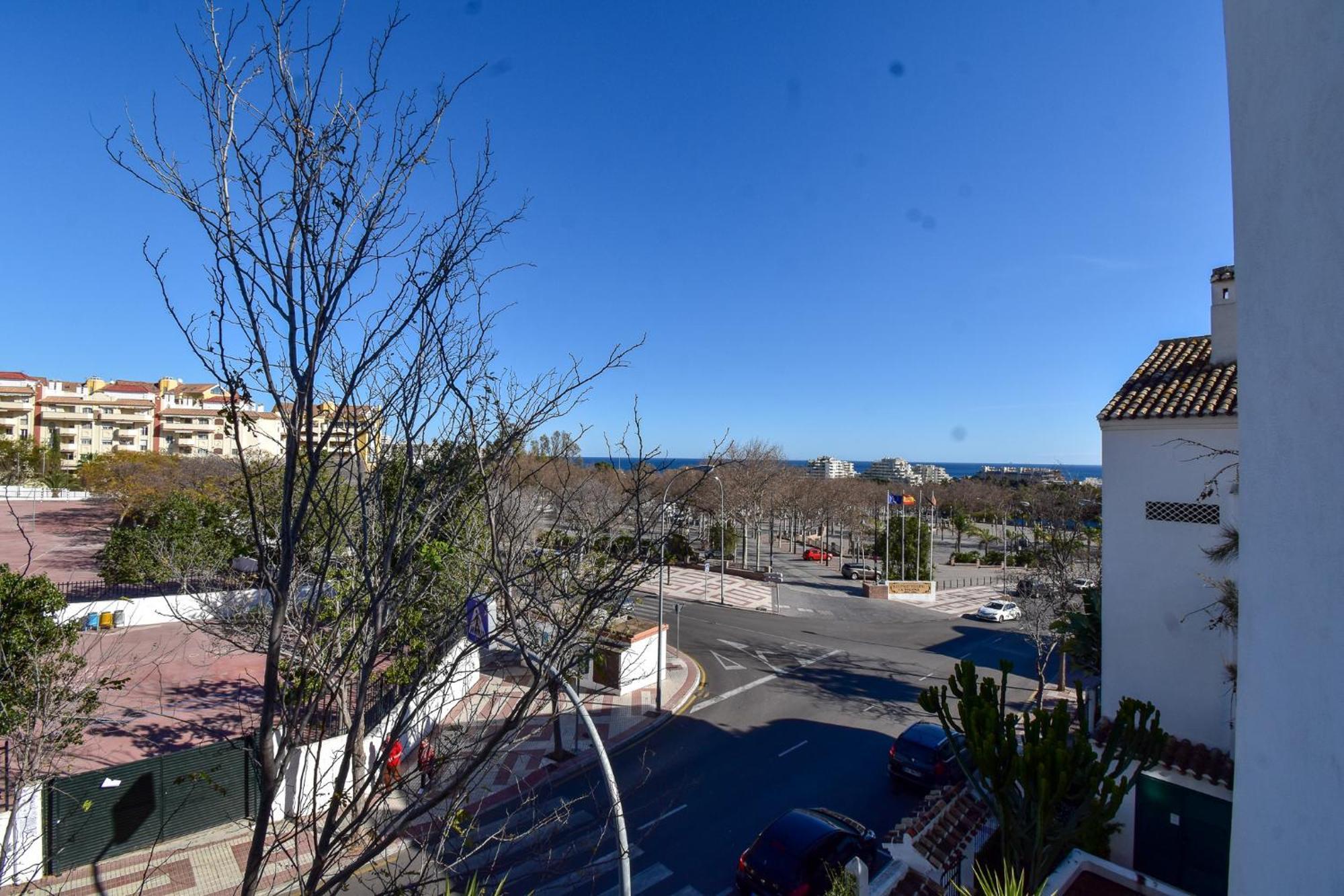 Apartment Urb Pueblo Del Parque, Luxury 2 Bedroom Apartment. Fantastic Location. *
