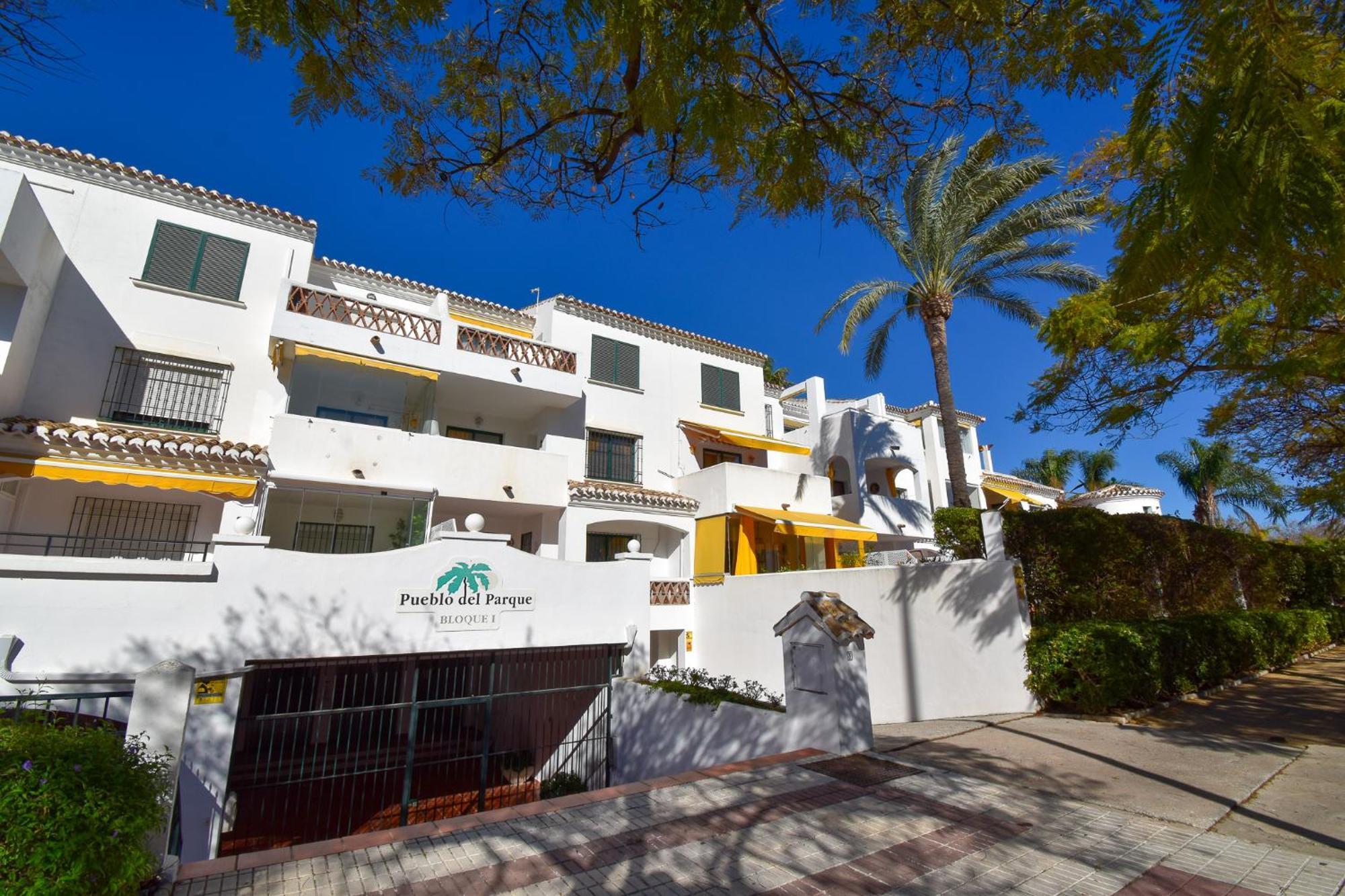 Apartment Urb Pueblo Del Parque, Luxury 2 Bedroom Apartment. Fantastic Location. *