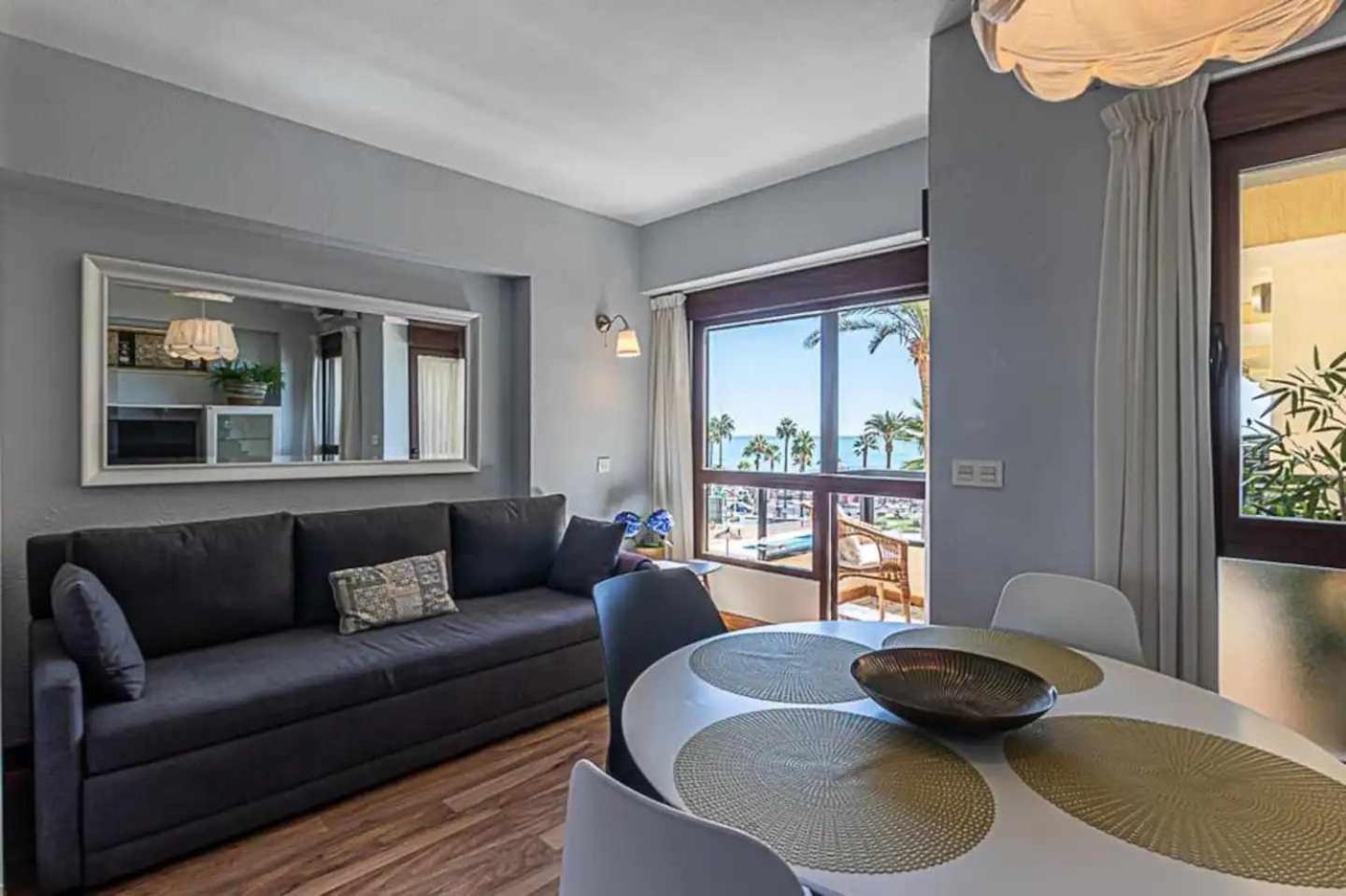 Encantador En Primera Línea De Playa Benalmádena