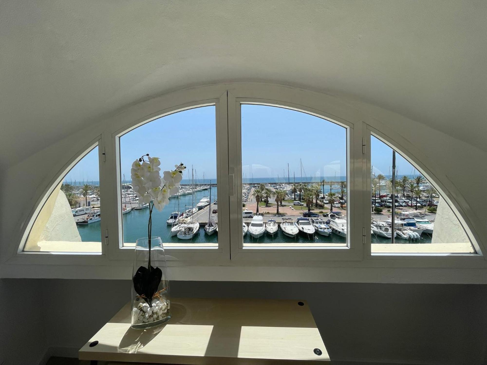 Isla Puerto Marina