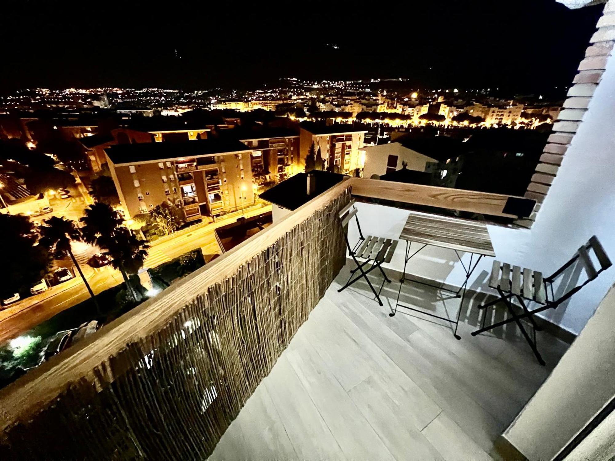 Apartment Great In The Piscis Building, Located In Coast