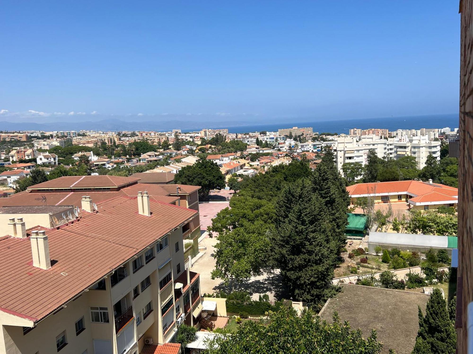 Apartment Great In The Piscis Building, Located In Coast *